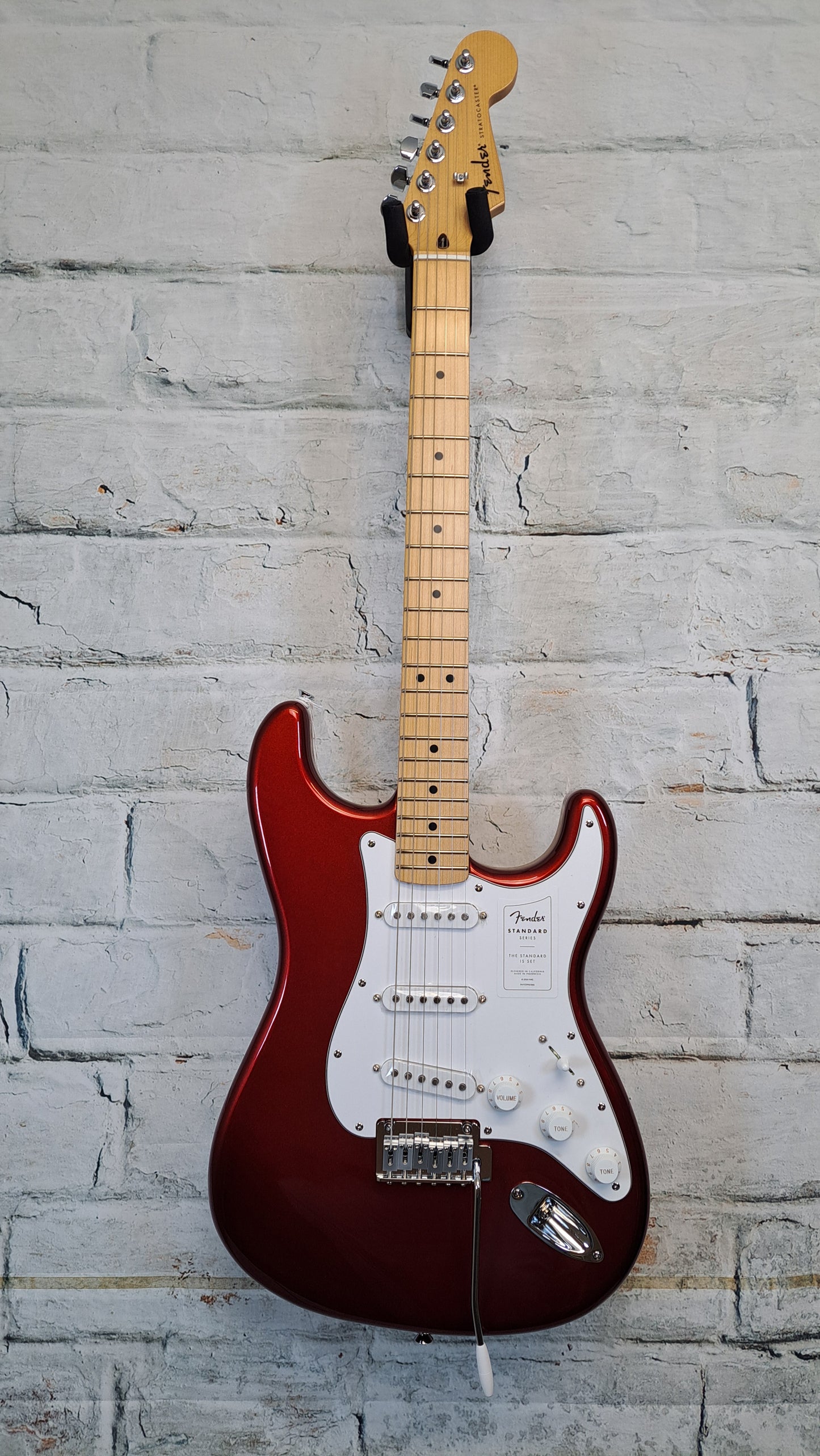Fender Standard Stratocaster - Maple Fingerboard Candy Cola