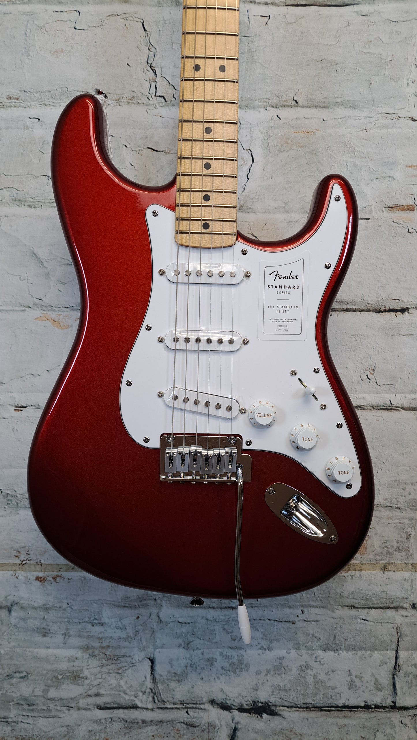 Fender Standard Stratocaster - Maple Fingerboard Candy Cola
