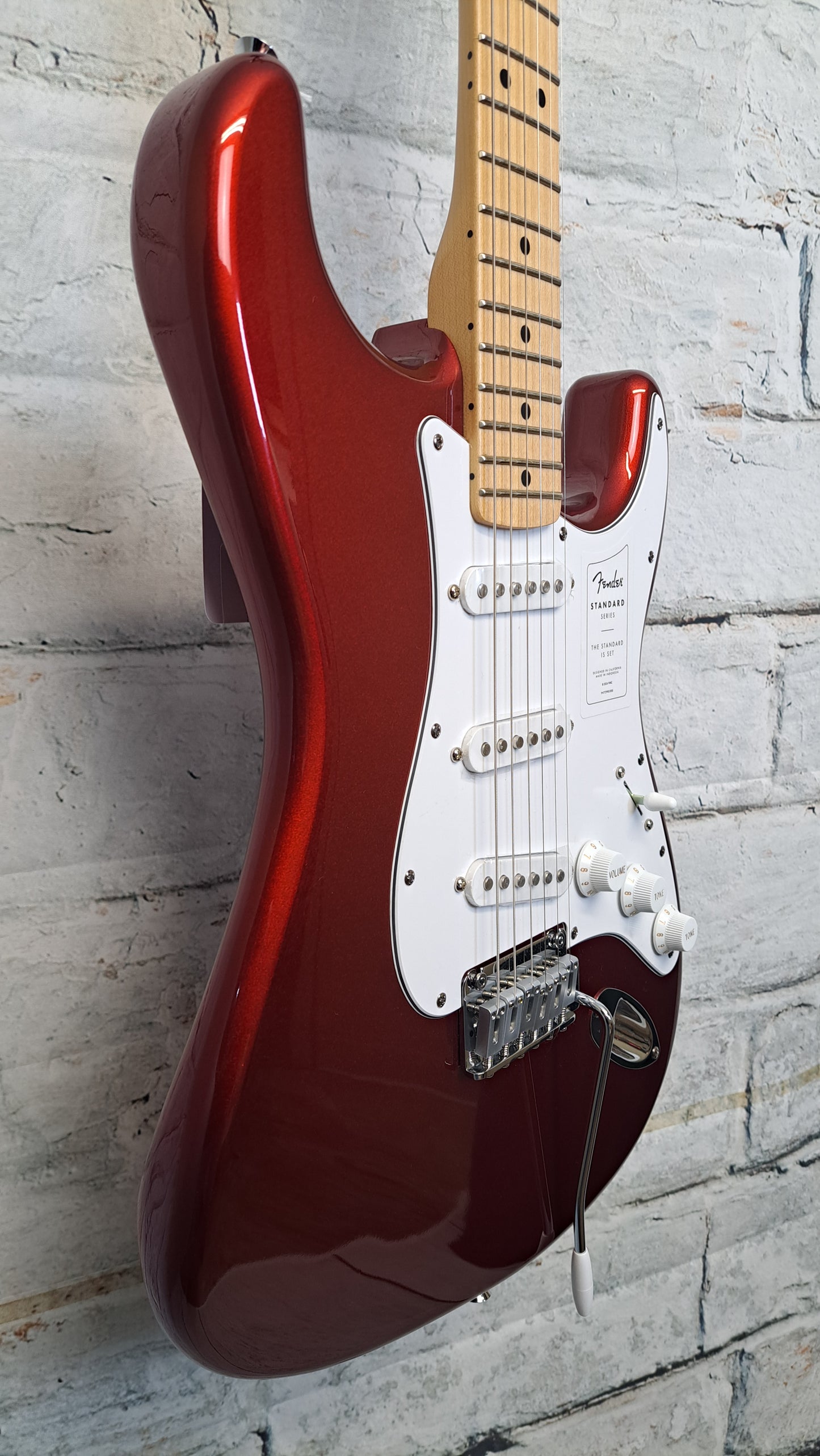 Fender Standard Stratocaster - Maple Fingerboard Candy Cola