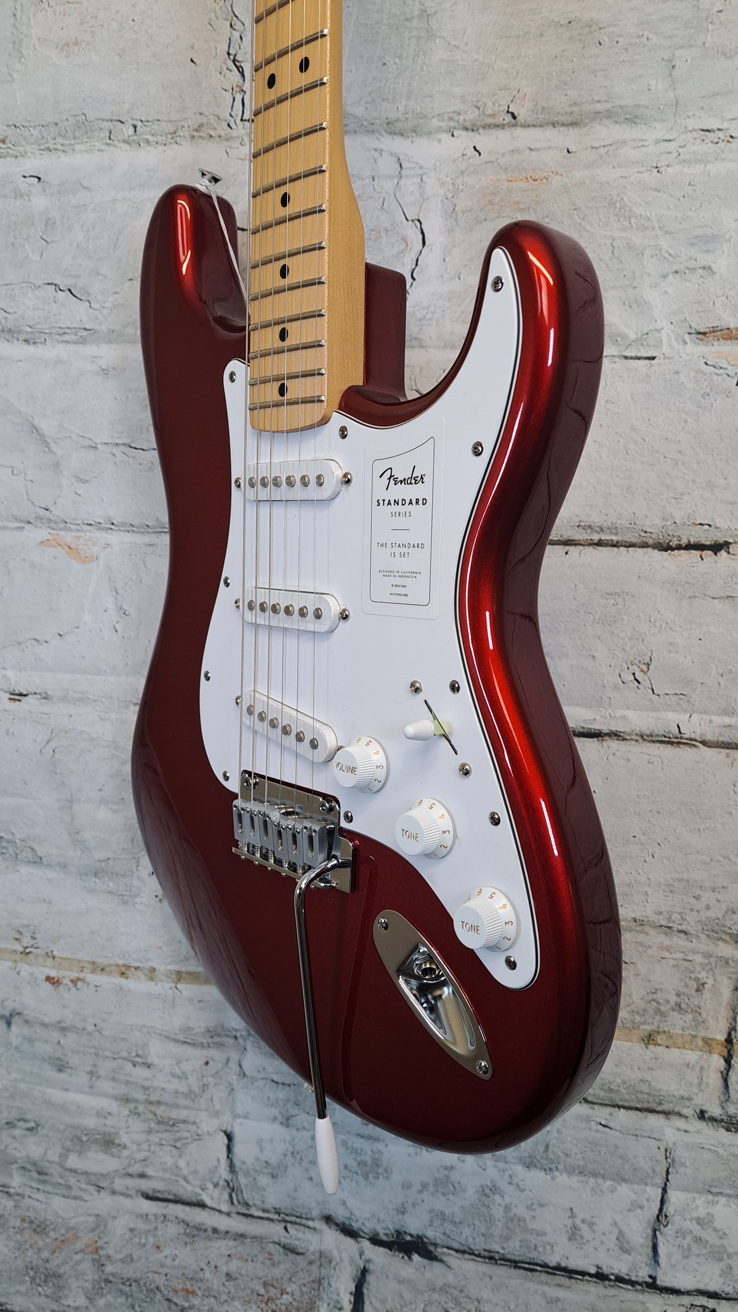 Fender Standard Stratocaster - Maple Fingerboard Candy Cola