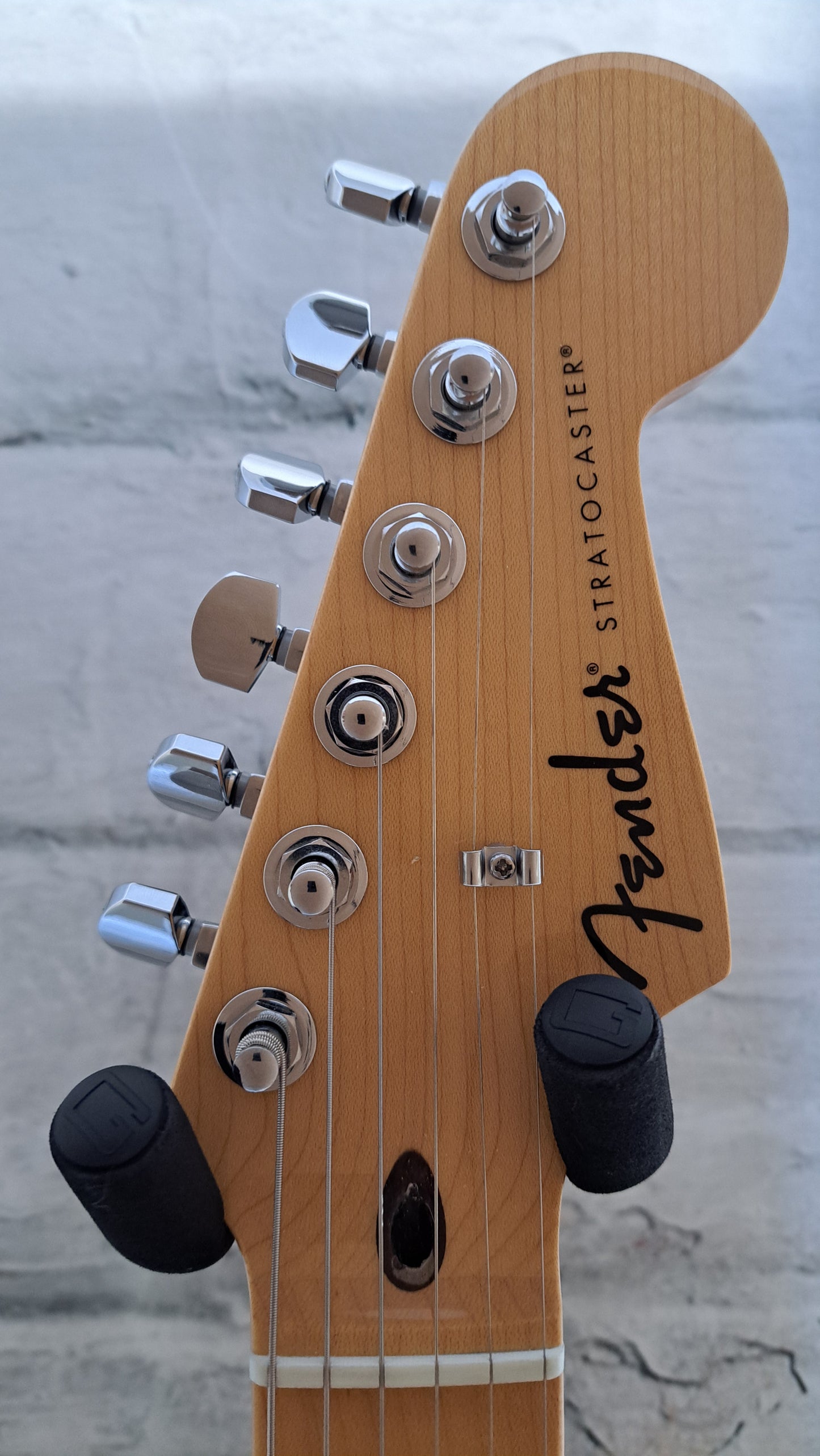 Fender Standard Stratocaster - Maple Fingerboard Candy Cola