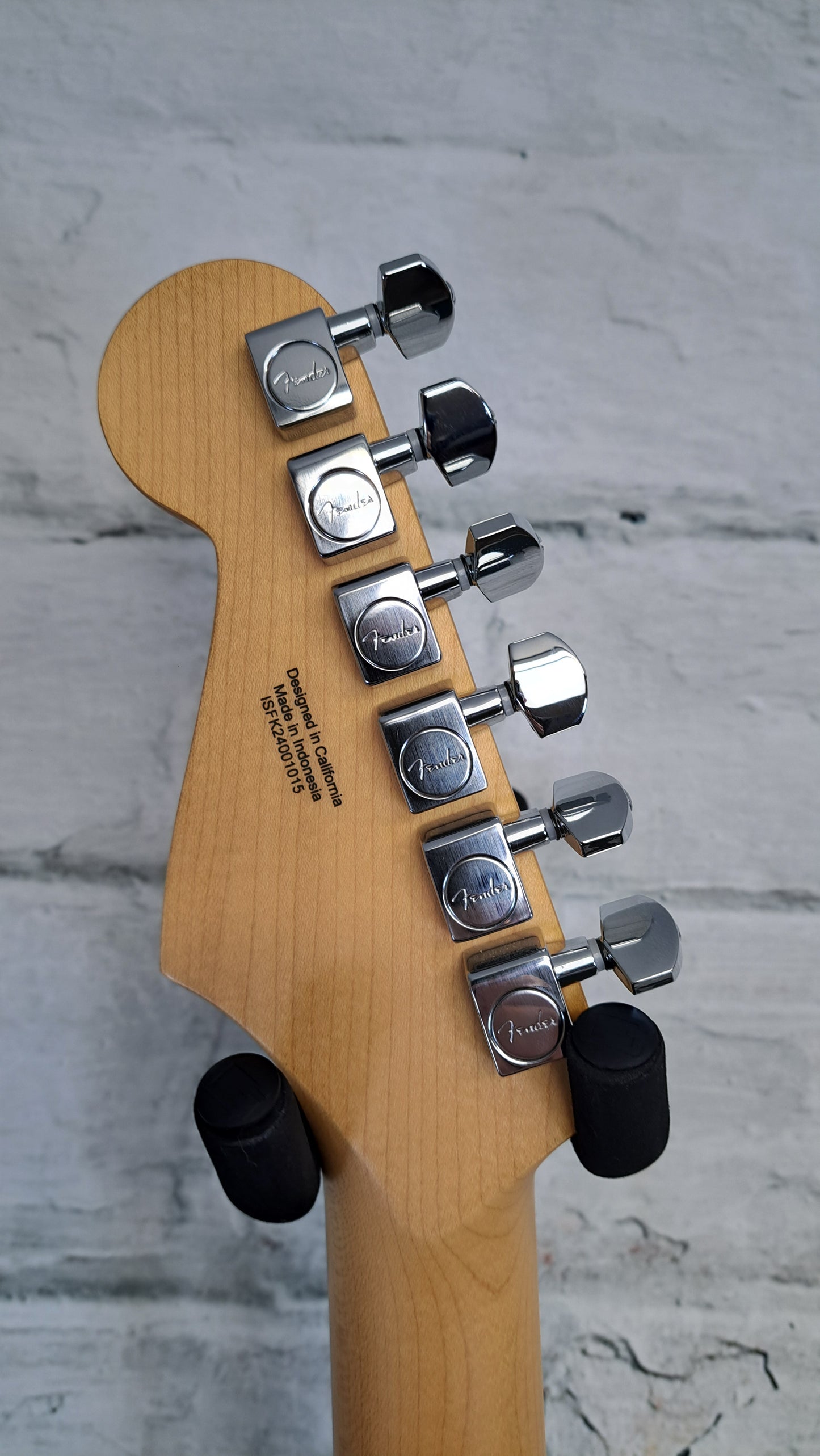 Fender Standard Stratocaster - Maple Fingerboard Candy Cola