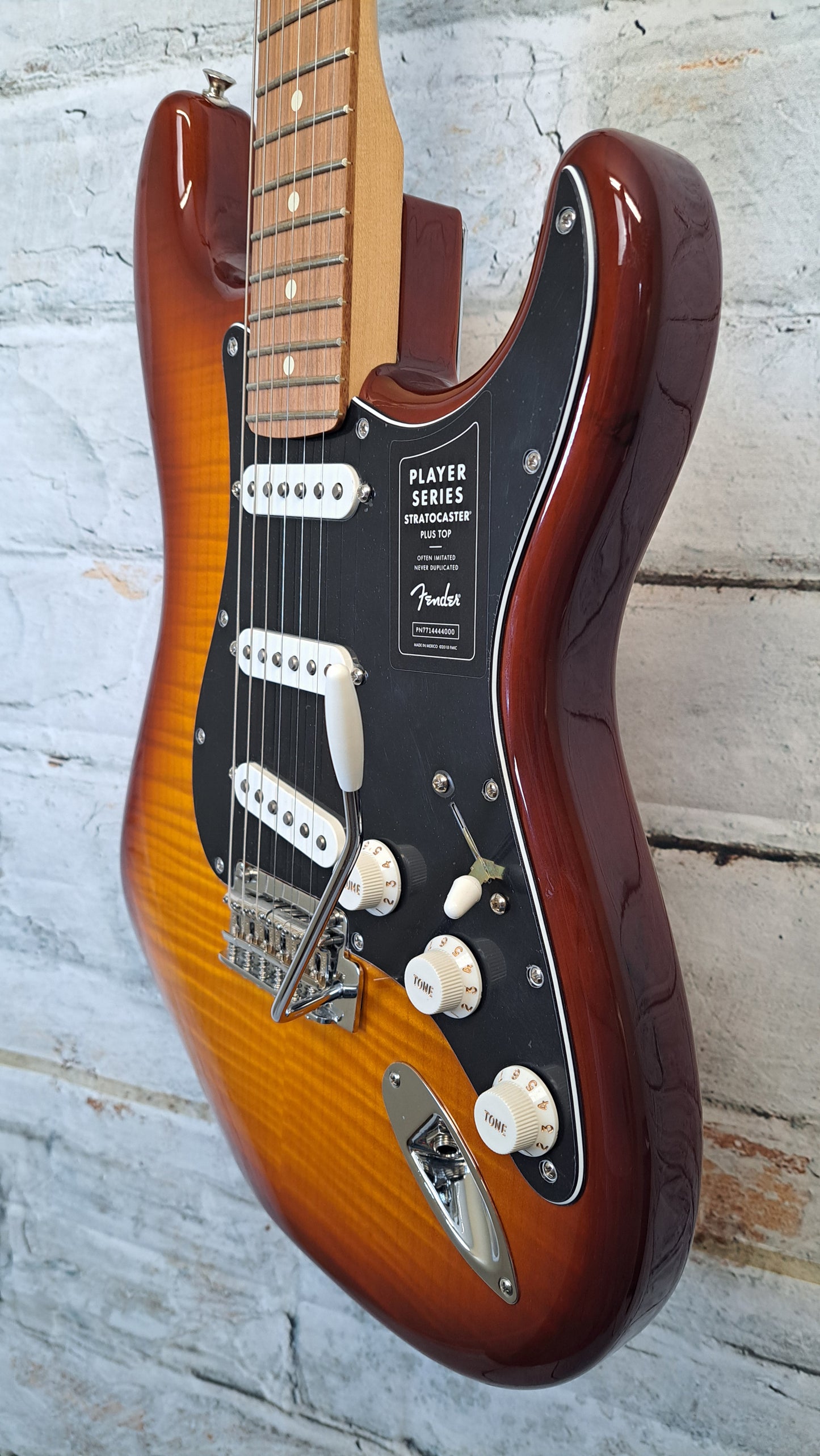 Fender Player Stratocaster Plus Top - Tobacco Sunburst