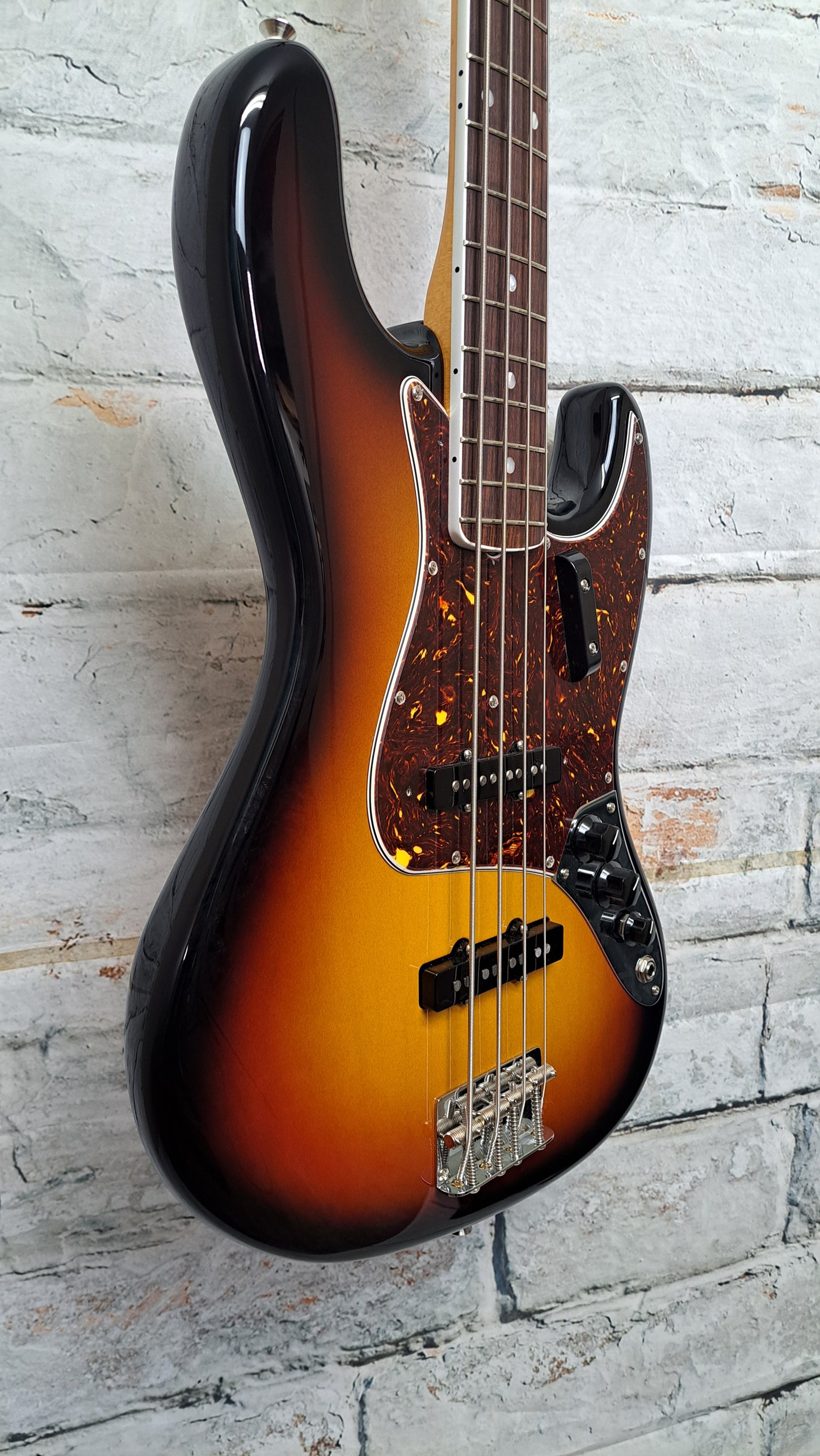 Fender American Vintage II 1966 Jazz Bass - 3 Color Sunburst