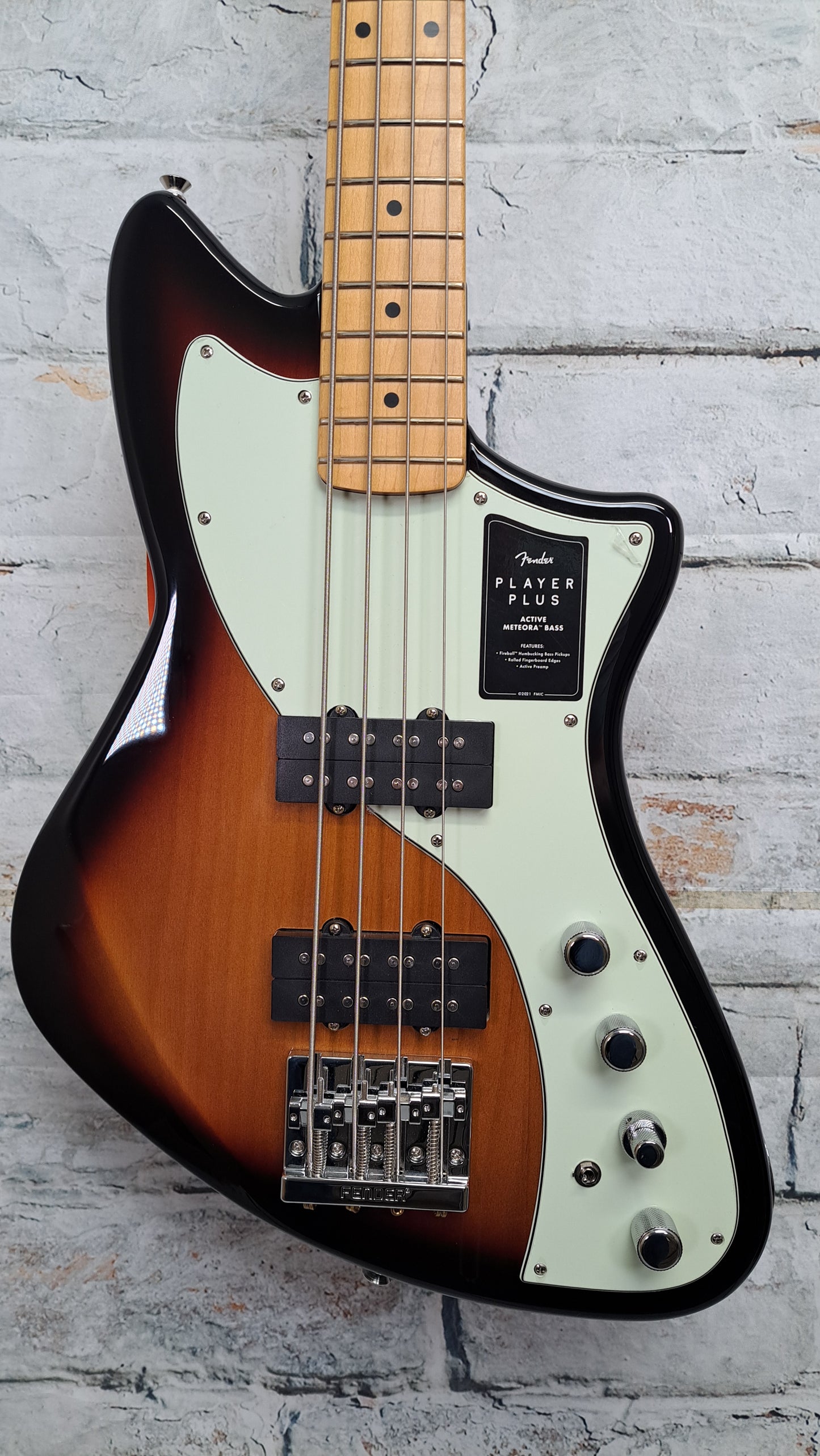 Fender Player Plus Active Meteora Bass - 3 Tone Sunburst