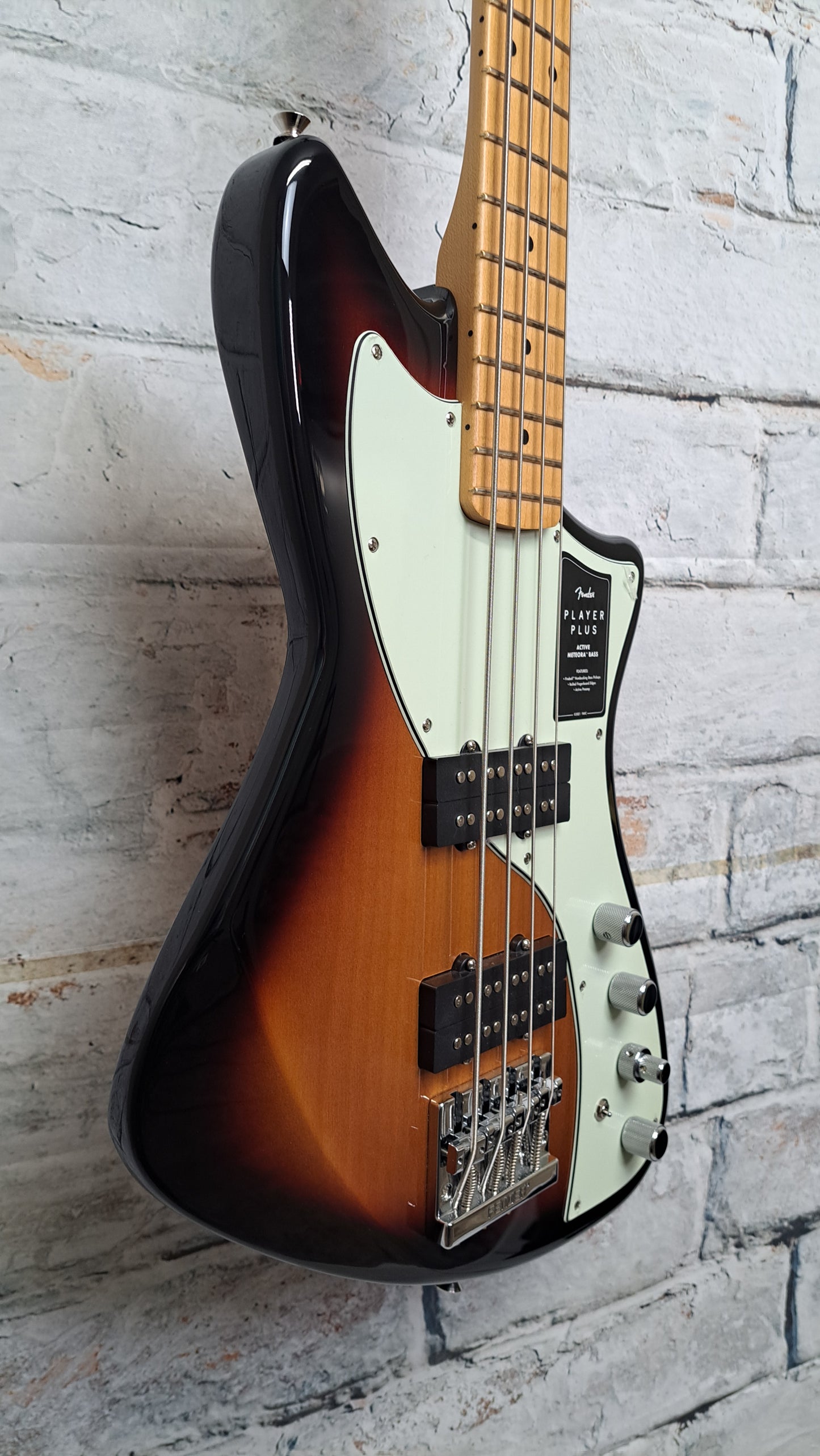 Fender Player Plus Active Meteora Bass - 3 Tone Sunburst