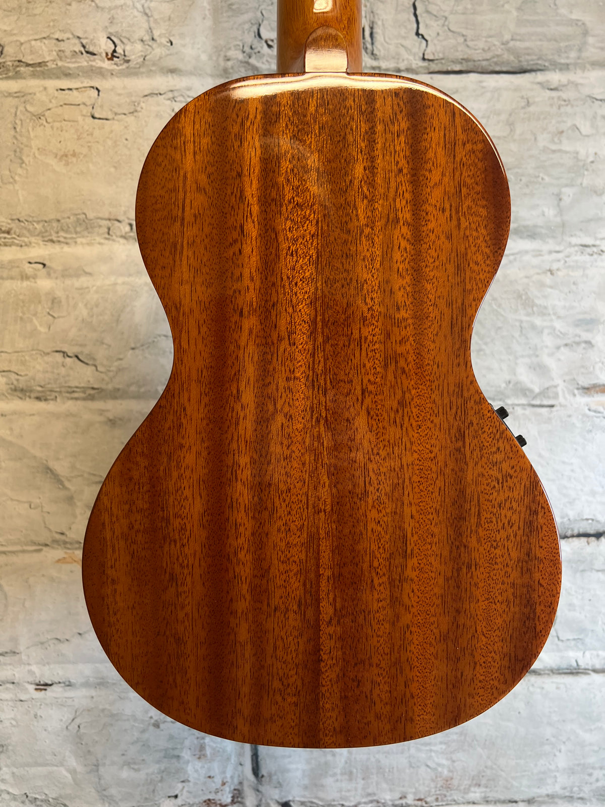 MahaloMJ3-VT-VNA Java Tenor CE Ukulele with Preamp with bag