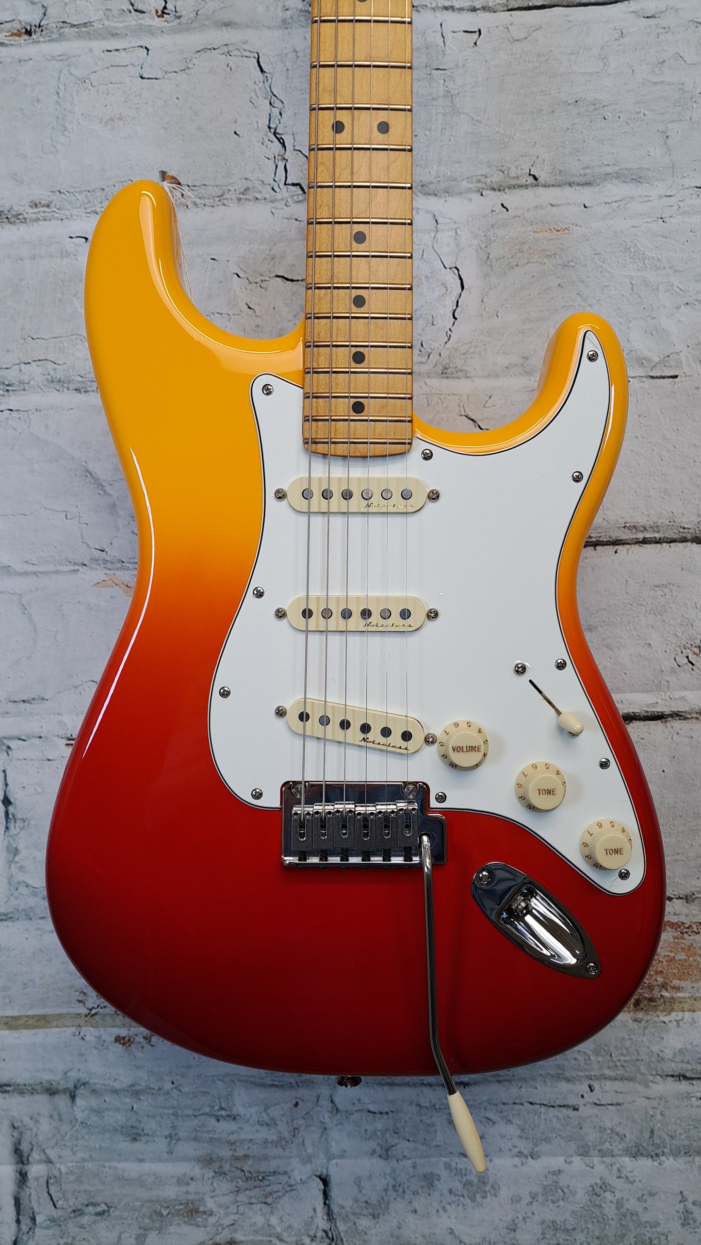 Fender Player Plus Stratocaster - Maple Fingerboard Tequila Sunrise