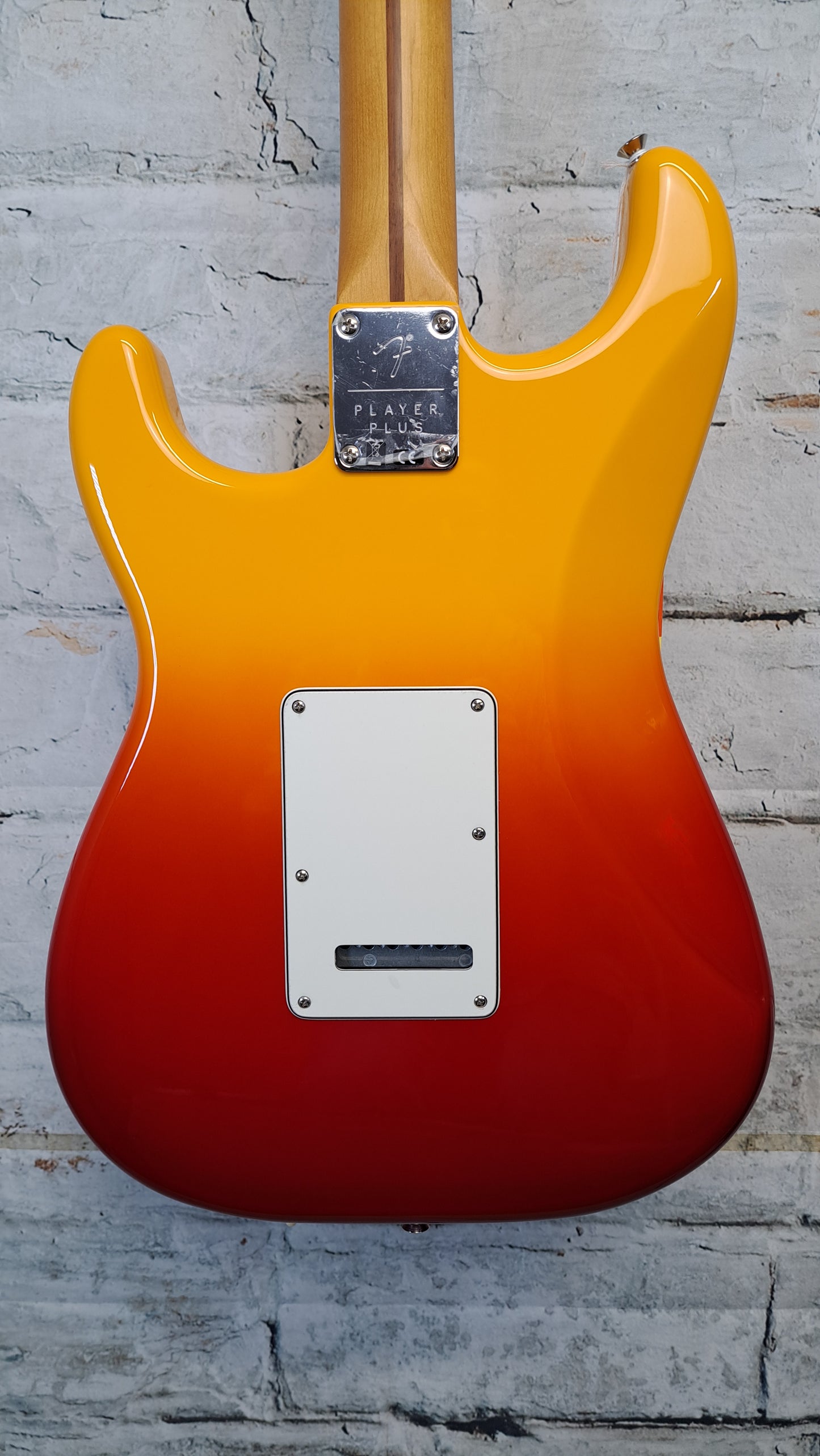 Fender Player Plus Stratocaster - Maple Fingerboard Tequila Sunrise
