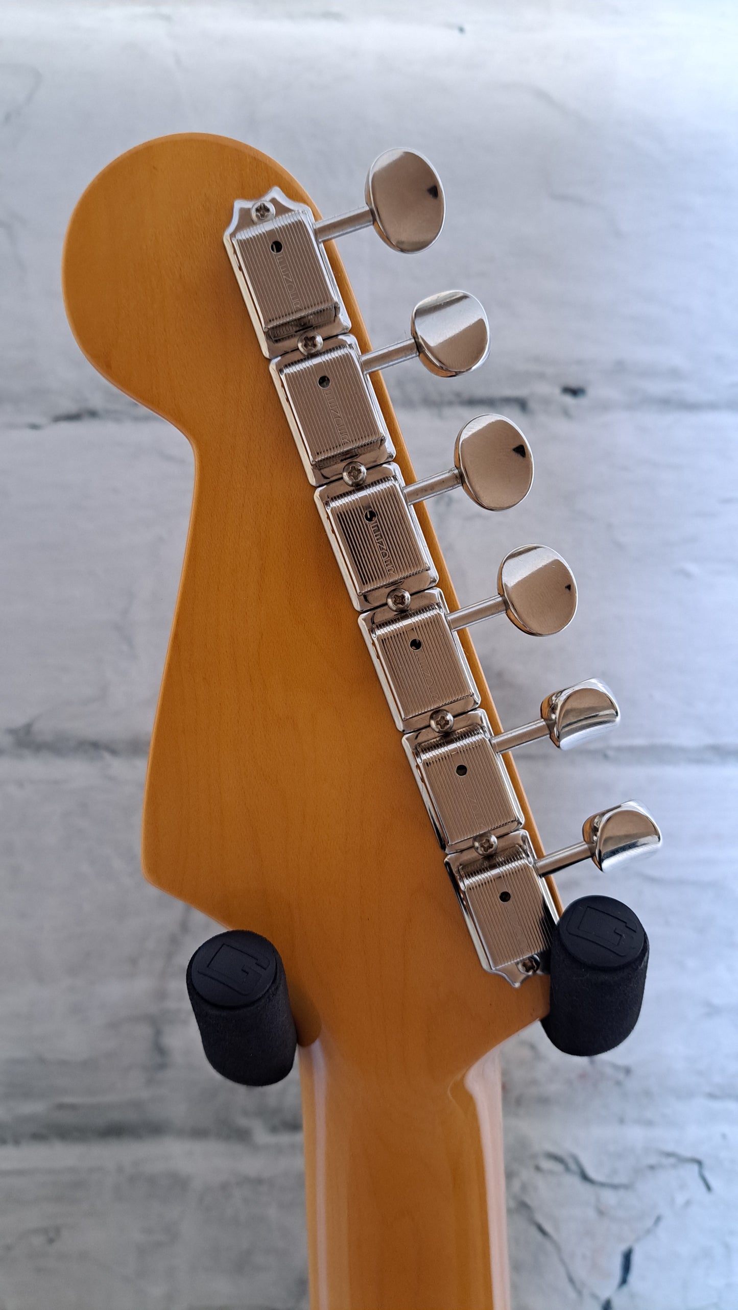 Fender American Vintage II 1965 Stratocaster - Candy Apple Red