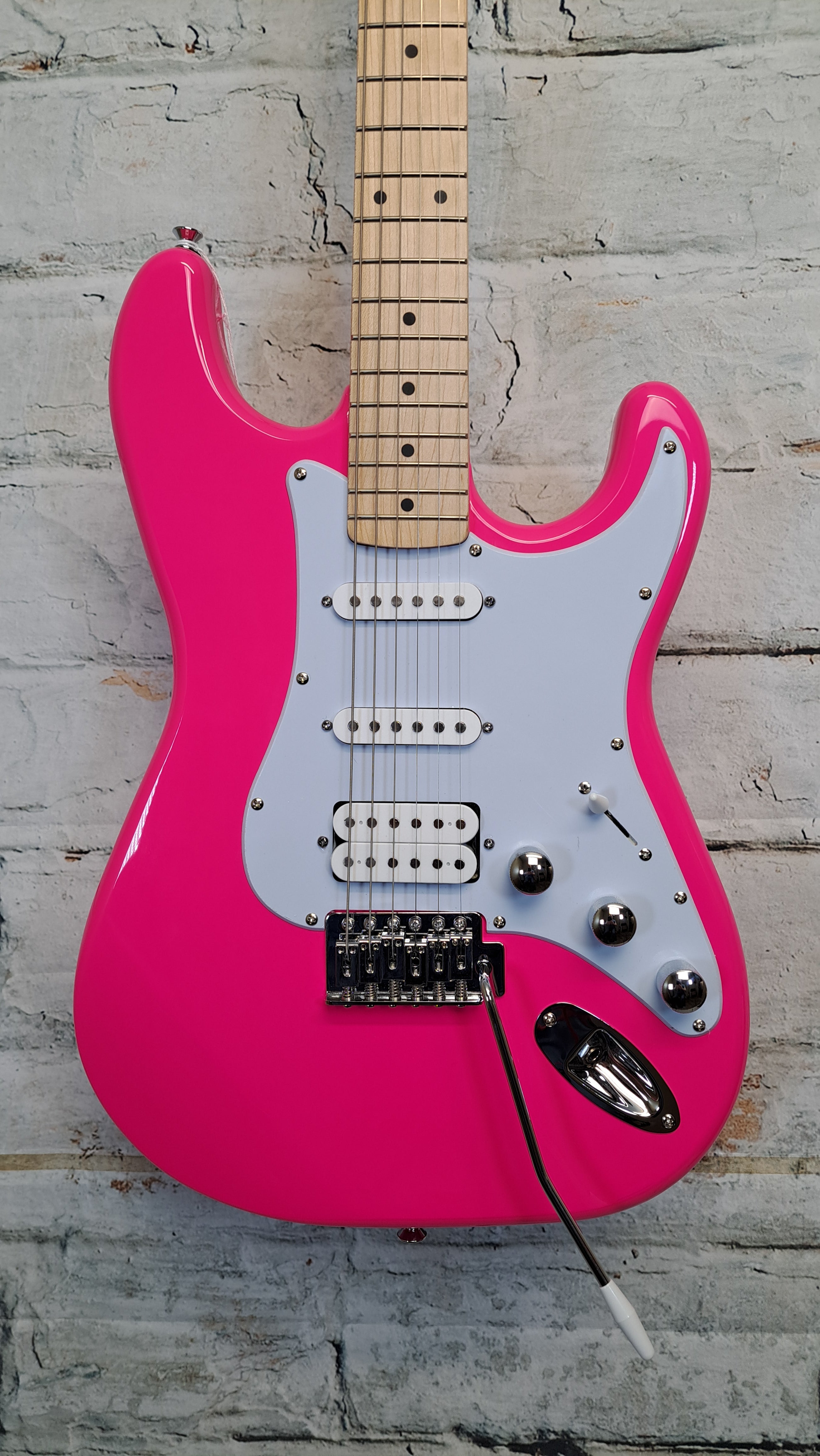 FERNANDES ハムバッカーLEDネック搭載 ブラックハート！フロイドローズ FERNANDES ハムバッカーLEDネック搭載 ブラックハート！フロイドローズ