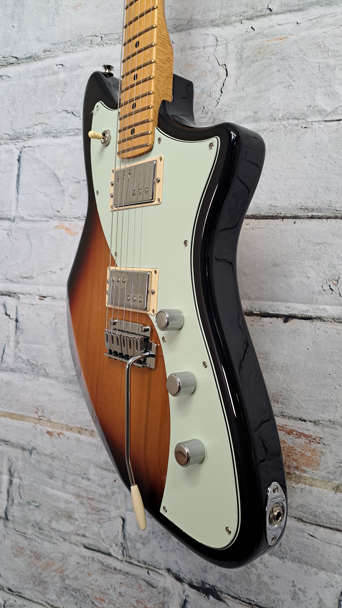 Fender Player Plus Meteora H - 3 Tone Sunburst
