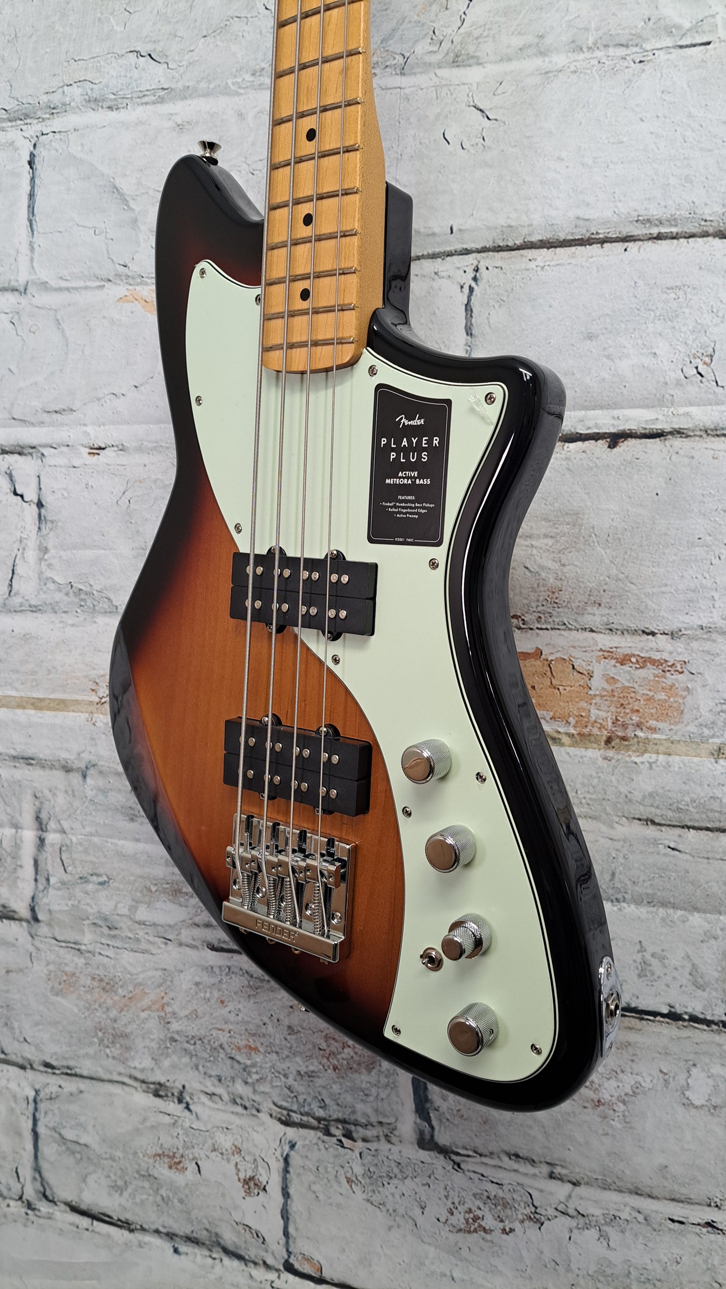 Fender Player Plus Active Meteora Bass - 3 Tone Sunburst