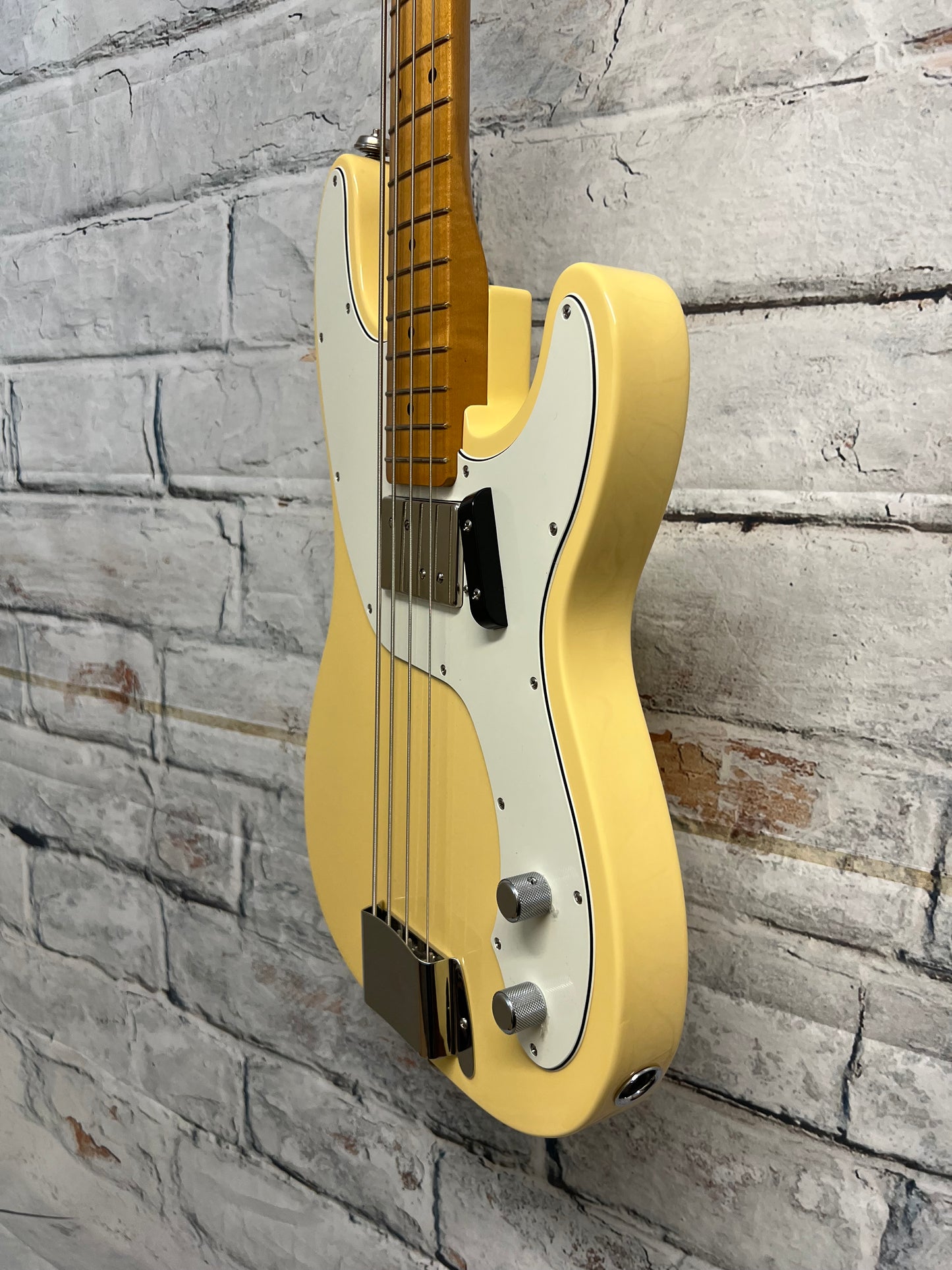 Used Fender Vintera II 70s Telecaster Bass with Upgrade-Vintage White