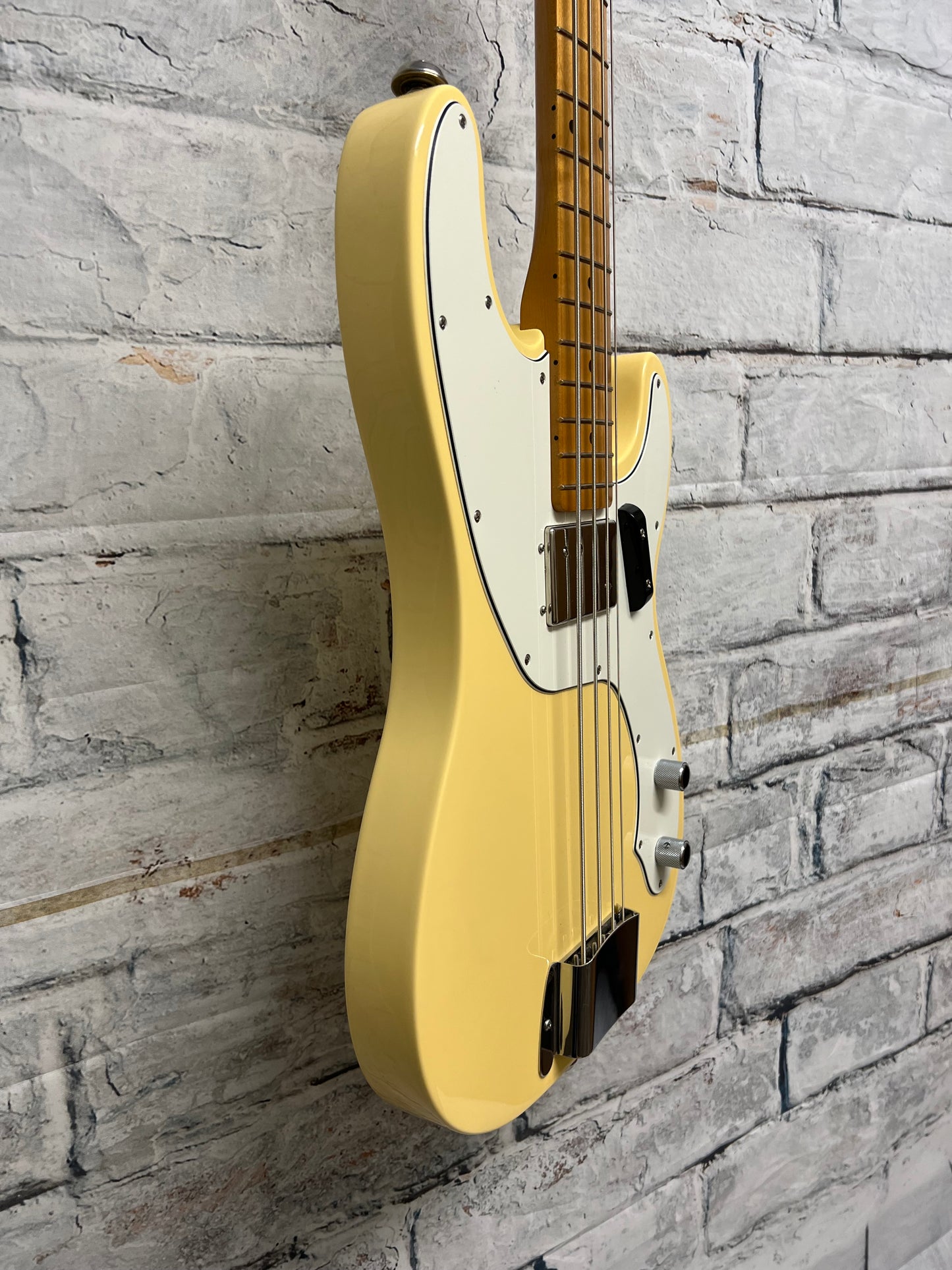 Used Fender Vintera II 70s Telecaster Bass with Upgrade-Vintage White