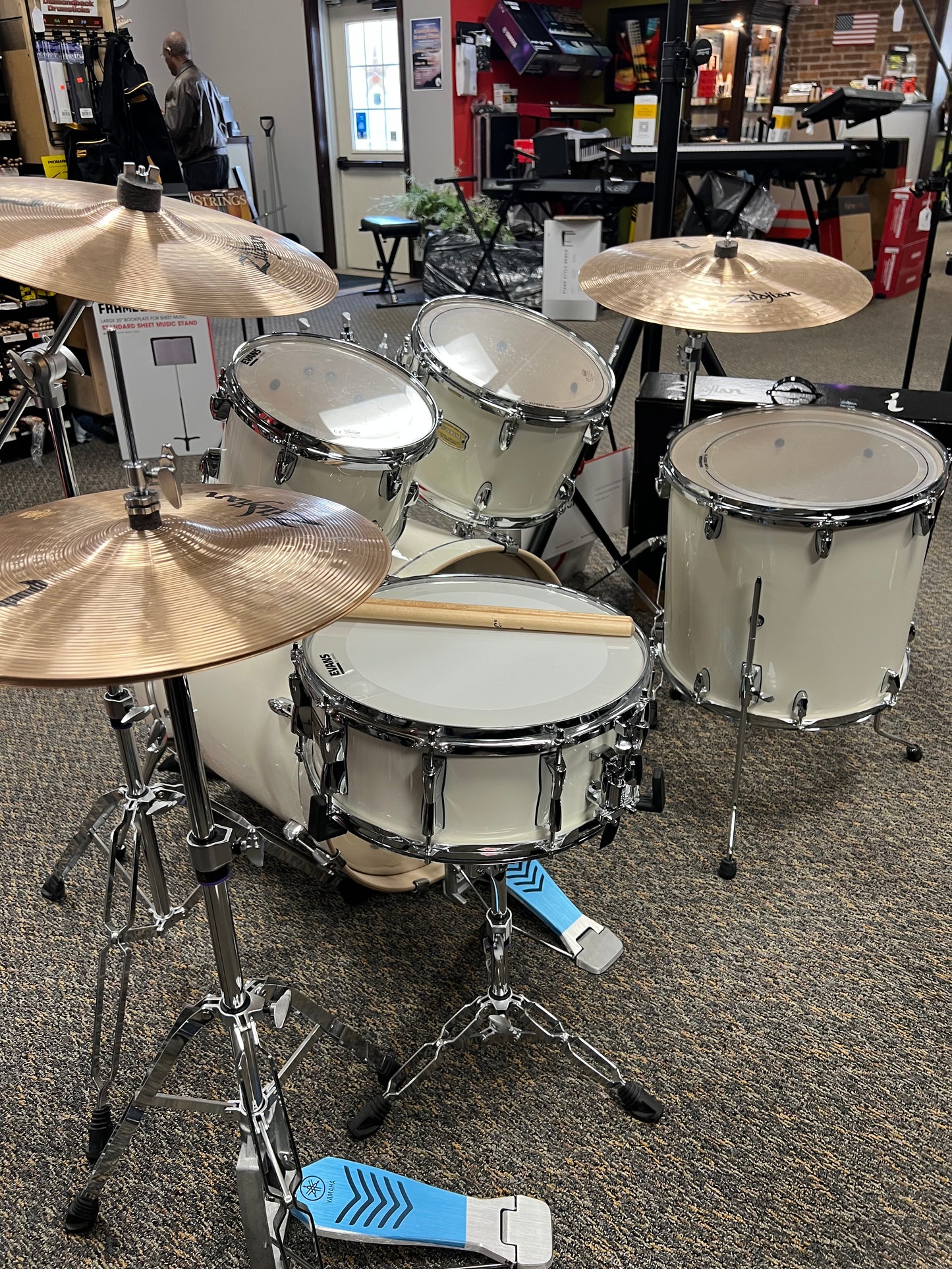 Yamaha Stage CUstom Birch 5-pc drum set -Pure White with hardware