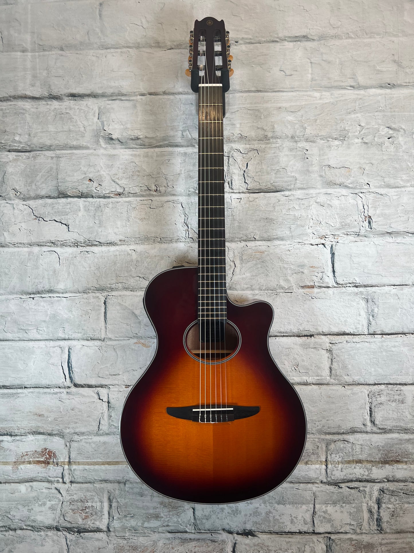 Used  Yahama NTX500 Nylon String Acoustic