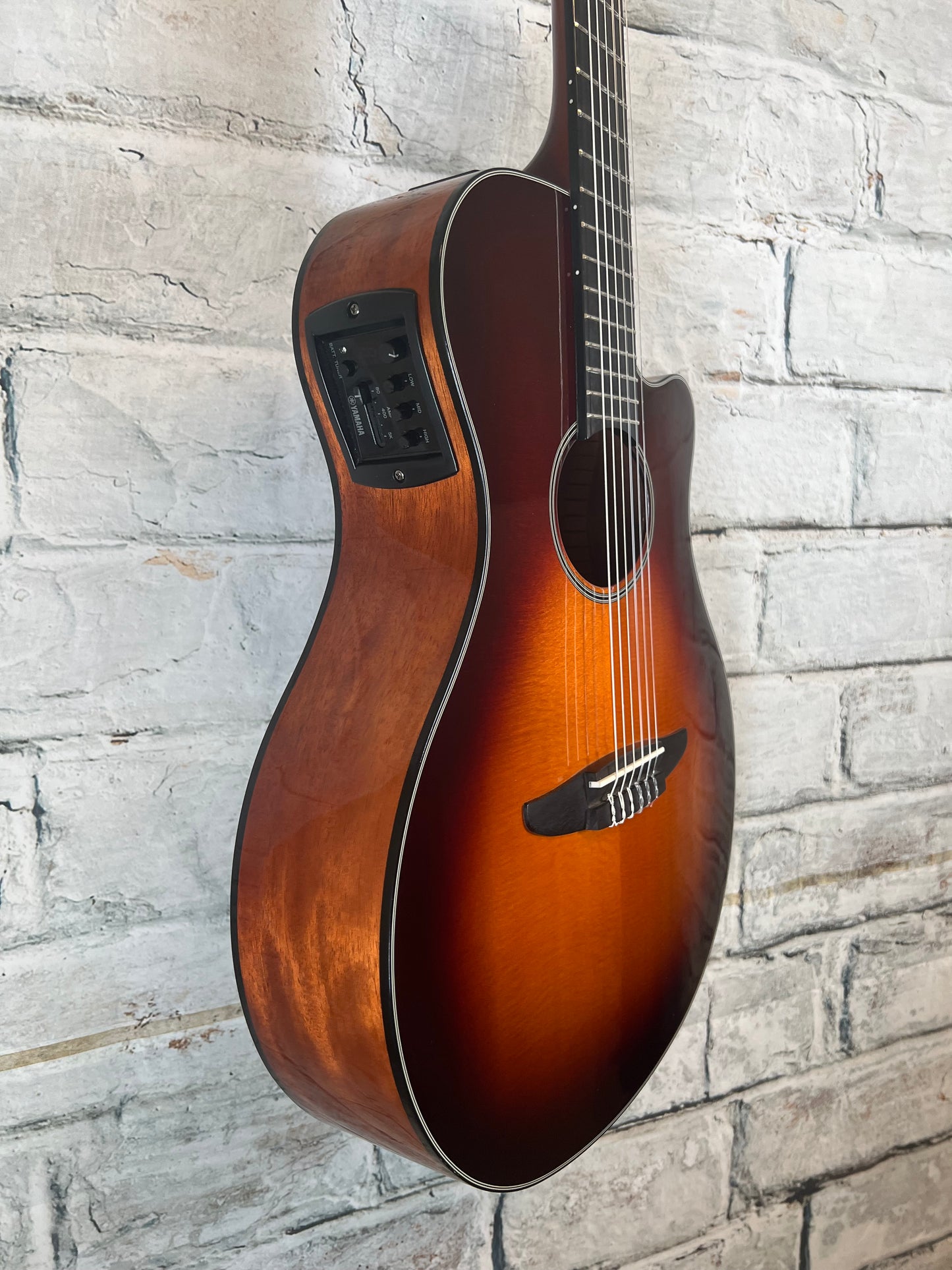 Used  Yahama NTX500 Nylon String Acoustic