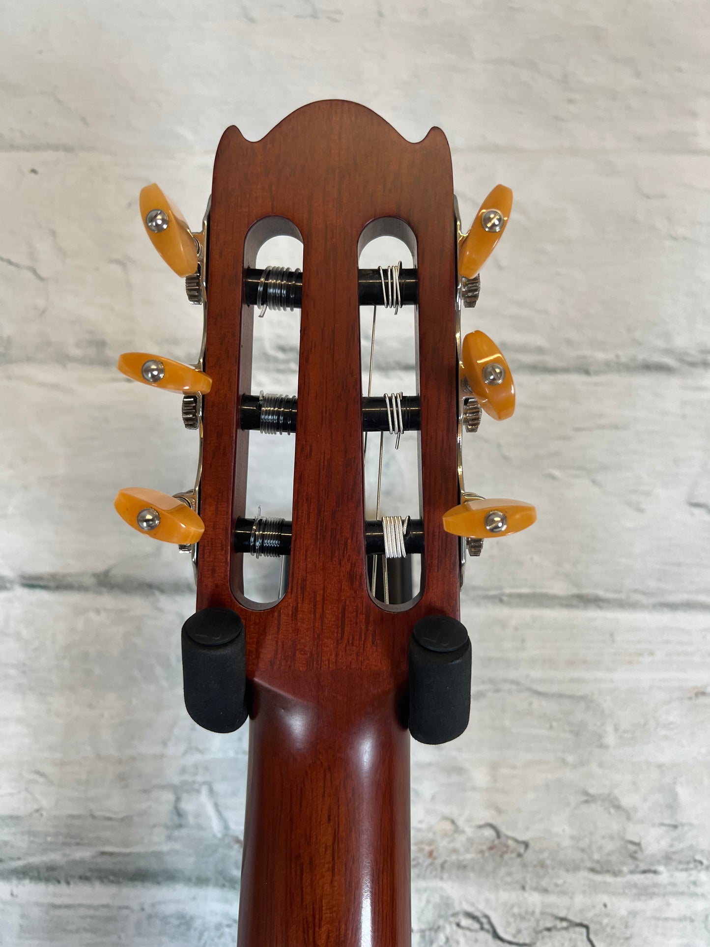 Used  Yahama NTX500 Nylon String Acoustic