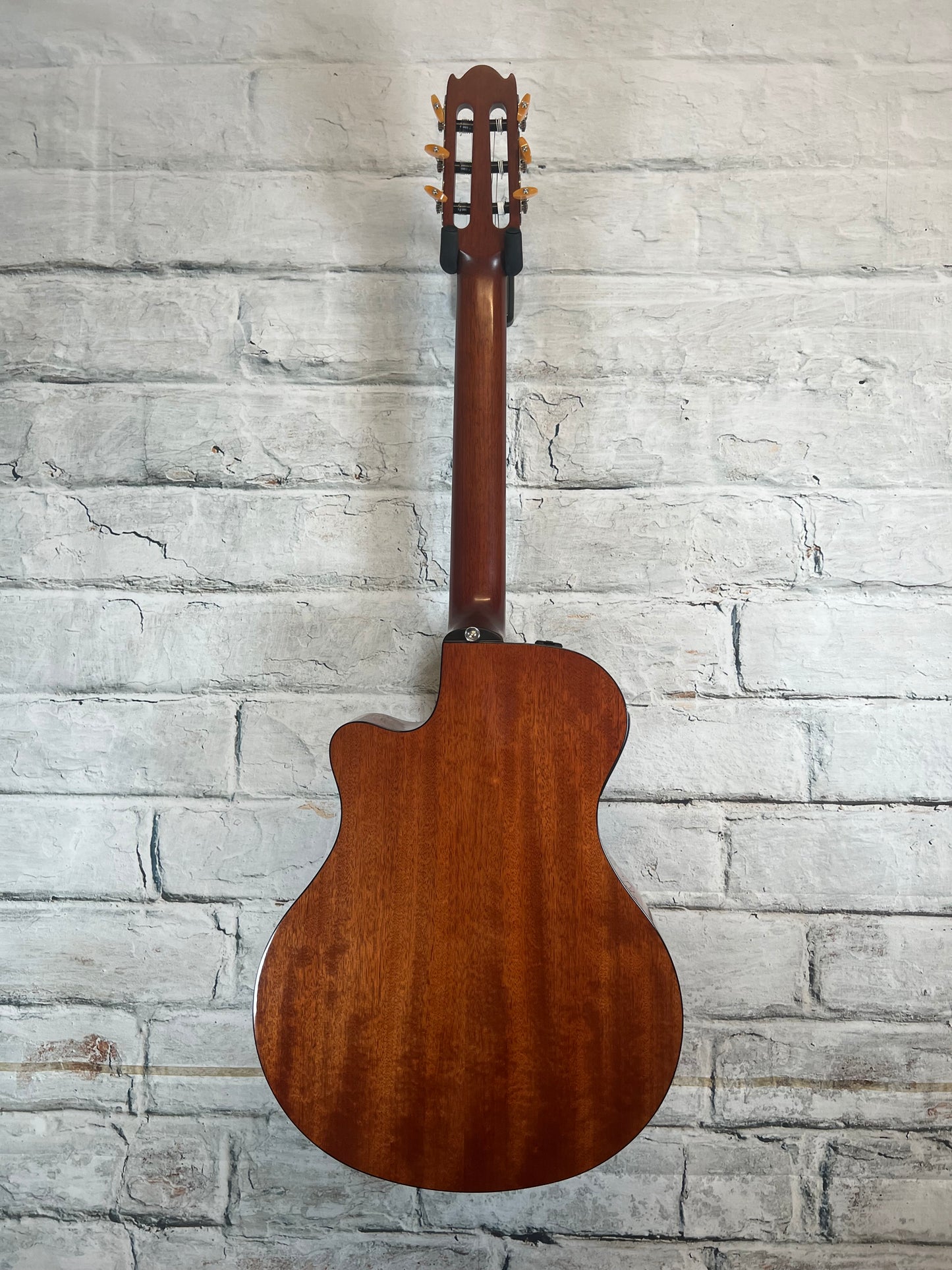 Used  Yahama NTX500 Nylon String Acoustic