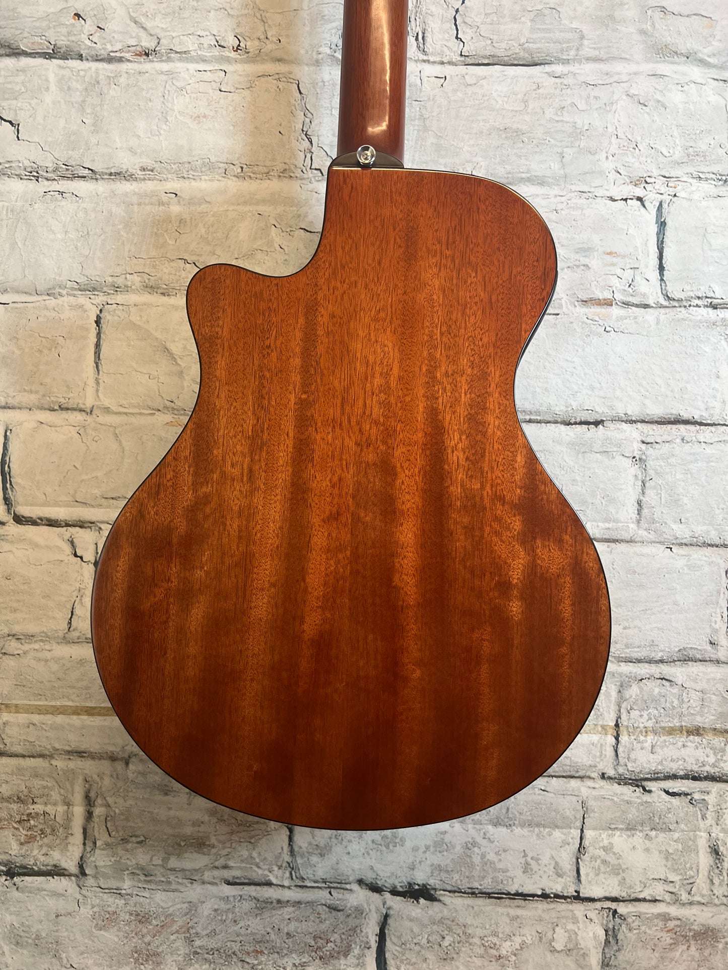 Used  Yahama NTX500 Nylon String Acoustic