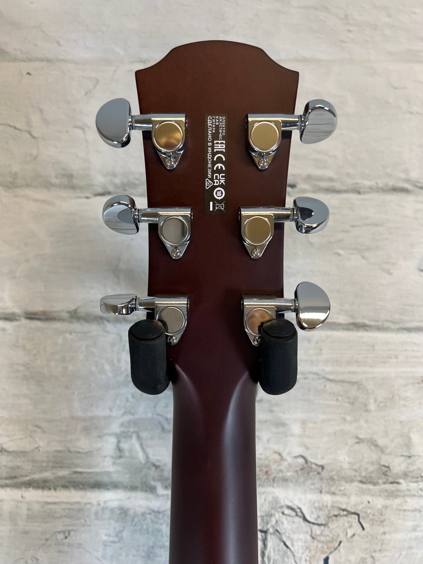 Yamaha Thinline Body, Spruce Top, Nato Back and Sides