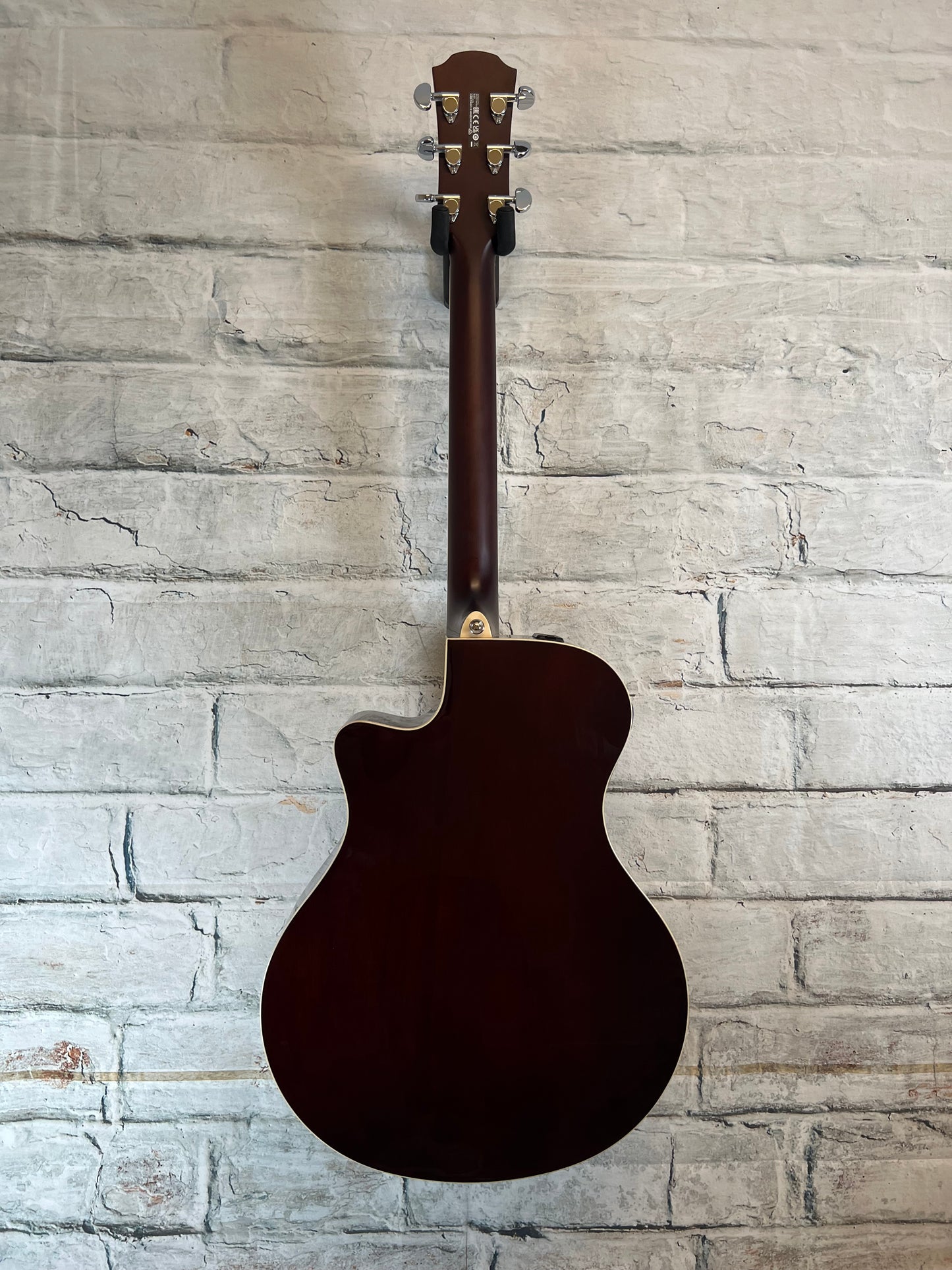 Yamaha Thinline Body, Spruce Top, Nato Back and Sides