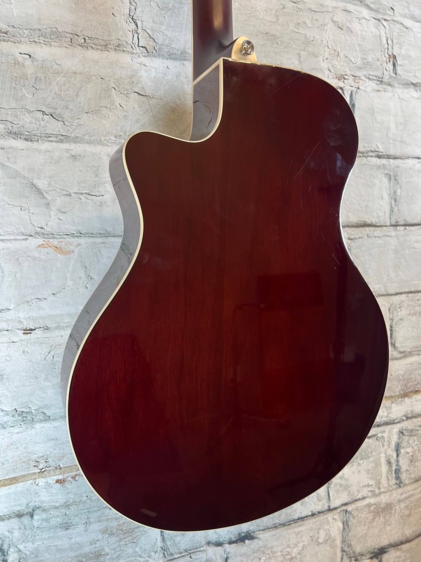 Yamaha Thinline Body, Spruce Top, Nato Back and Sides