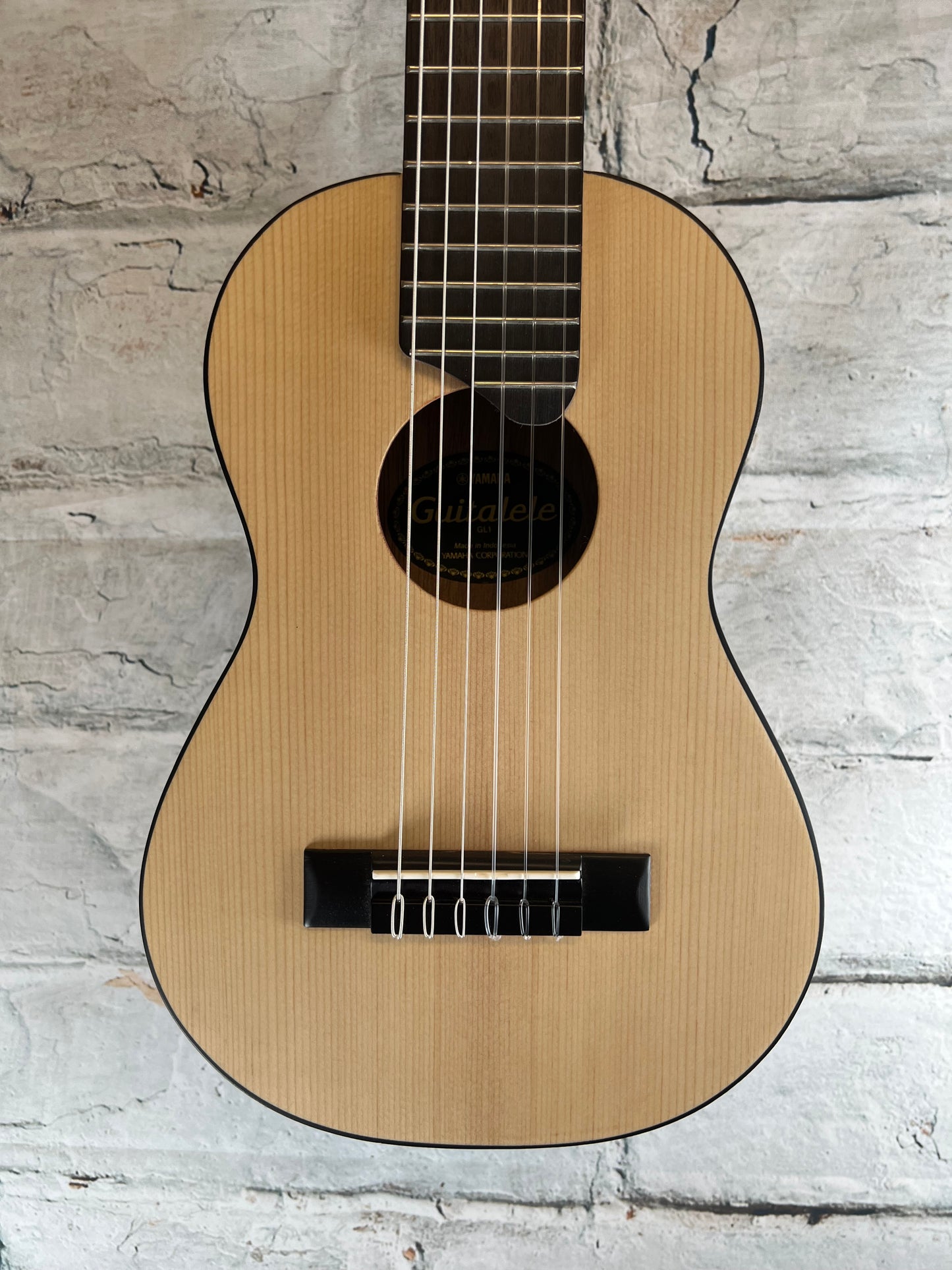 Yahama GL-1 6 String Ukulele with Bag