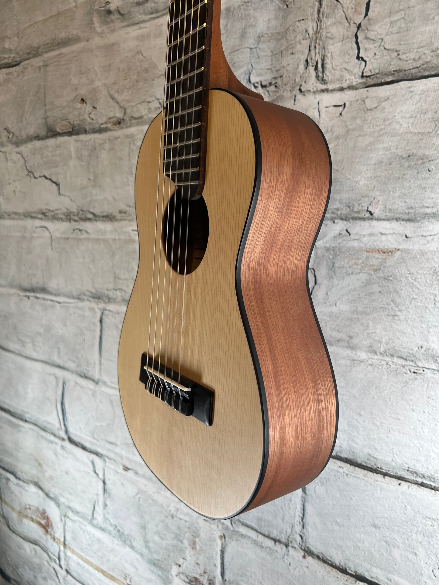 Yahama GL-1 6 String Ukulele with Bag