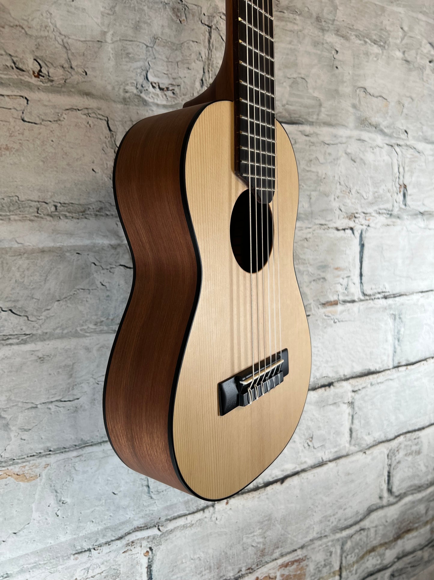 Yahama GL-1 6 String Ukulele with Bag