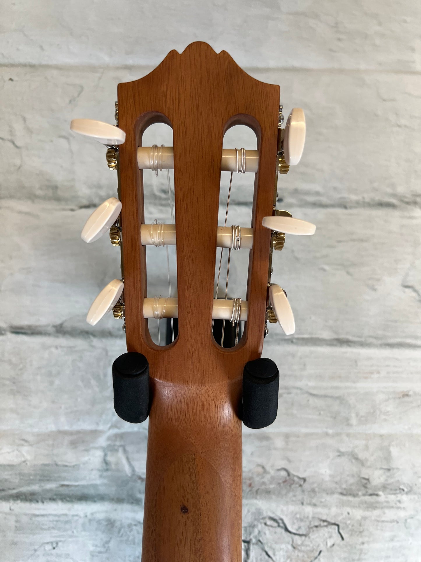 Yahama GL-1 6 String Ukulele with Bag