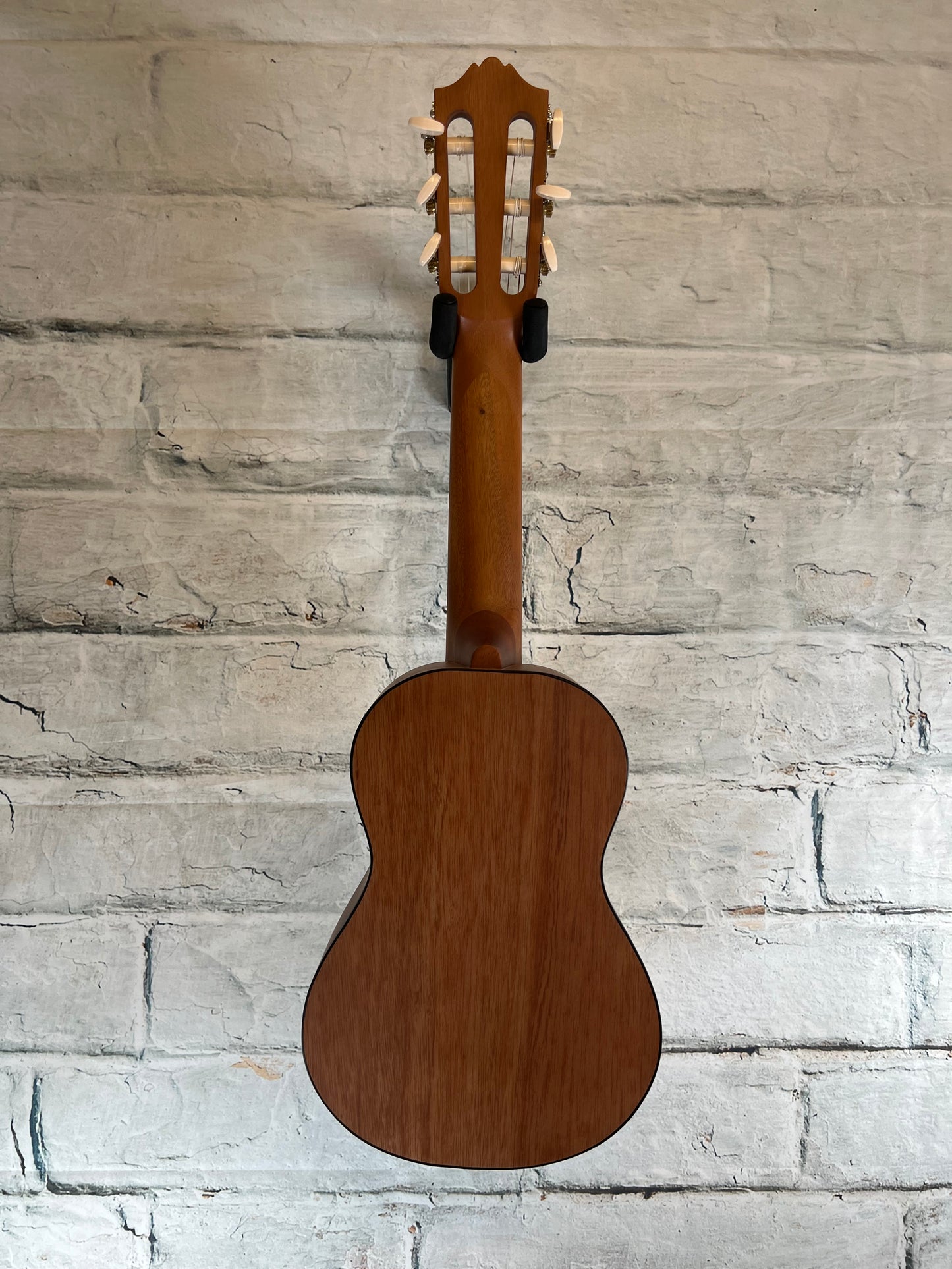 Yahama GL-1 6 String Ukulele with Bag