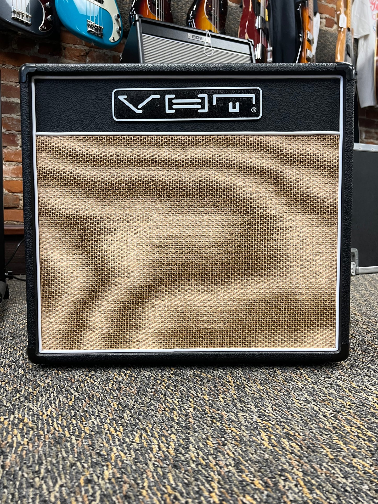 VHT 12” Closed back speaker cabinet with 12” chromeback