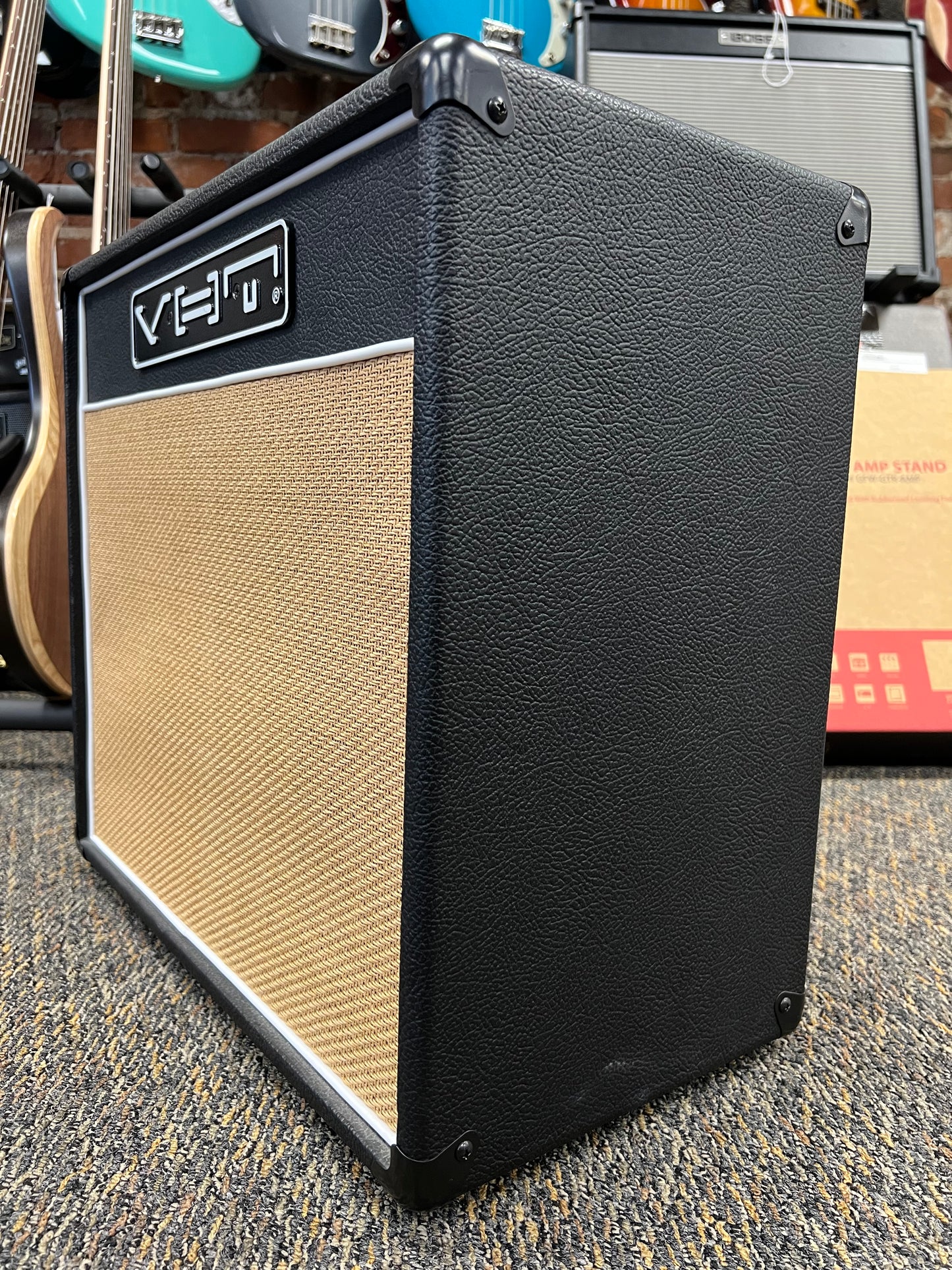 VHT 12” Closed back speaker cabinet with 12” chromeback