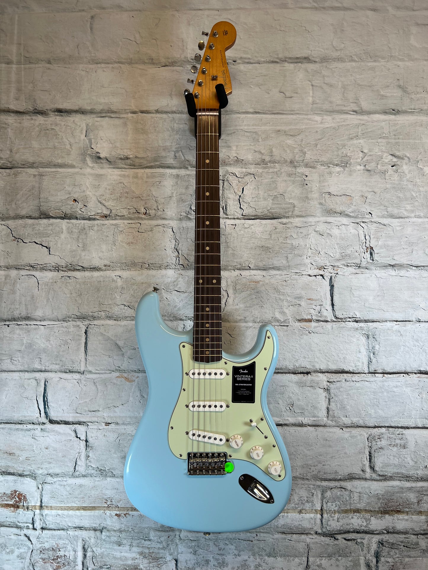 Fender Limited Edition Vintera II Road Worn 60’s Stratocaster with Case