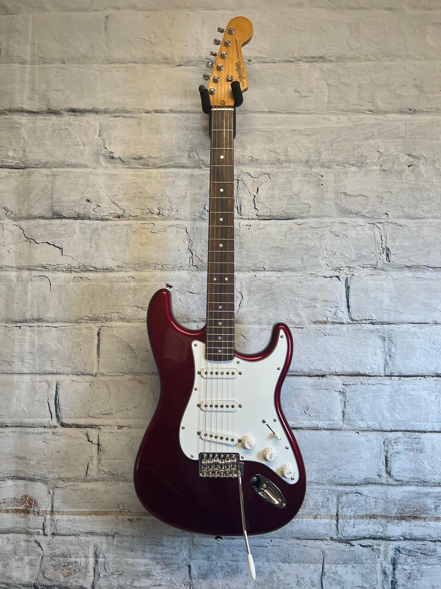 Squier Classic Vibe ‘60’s Stratocaster- Candy Apple Red