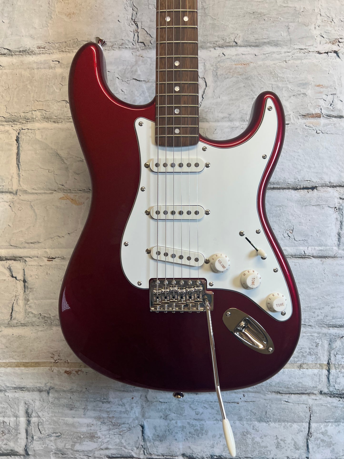 Squier Classic Vibe ‘60’s Stratocaster- Candy Apple Red