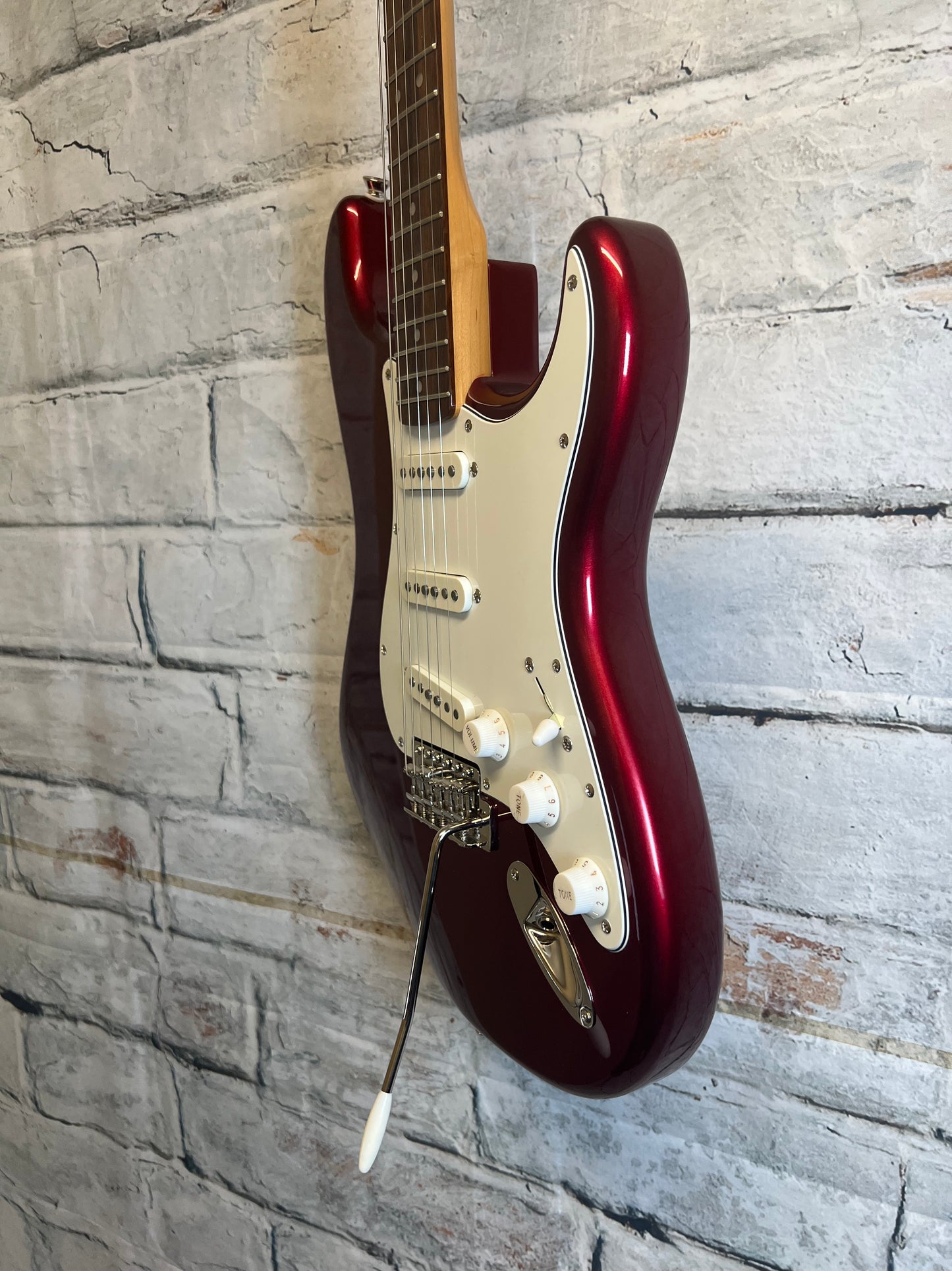 Squier Classic Vibe ‘60’s Stratocaster- Candy Apple Red
