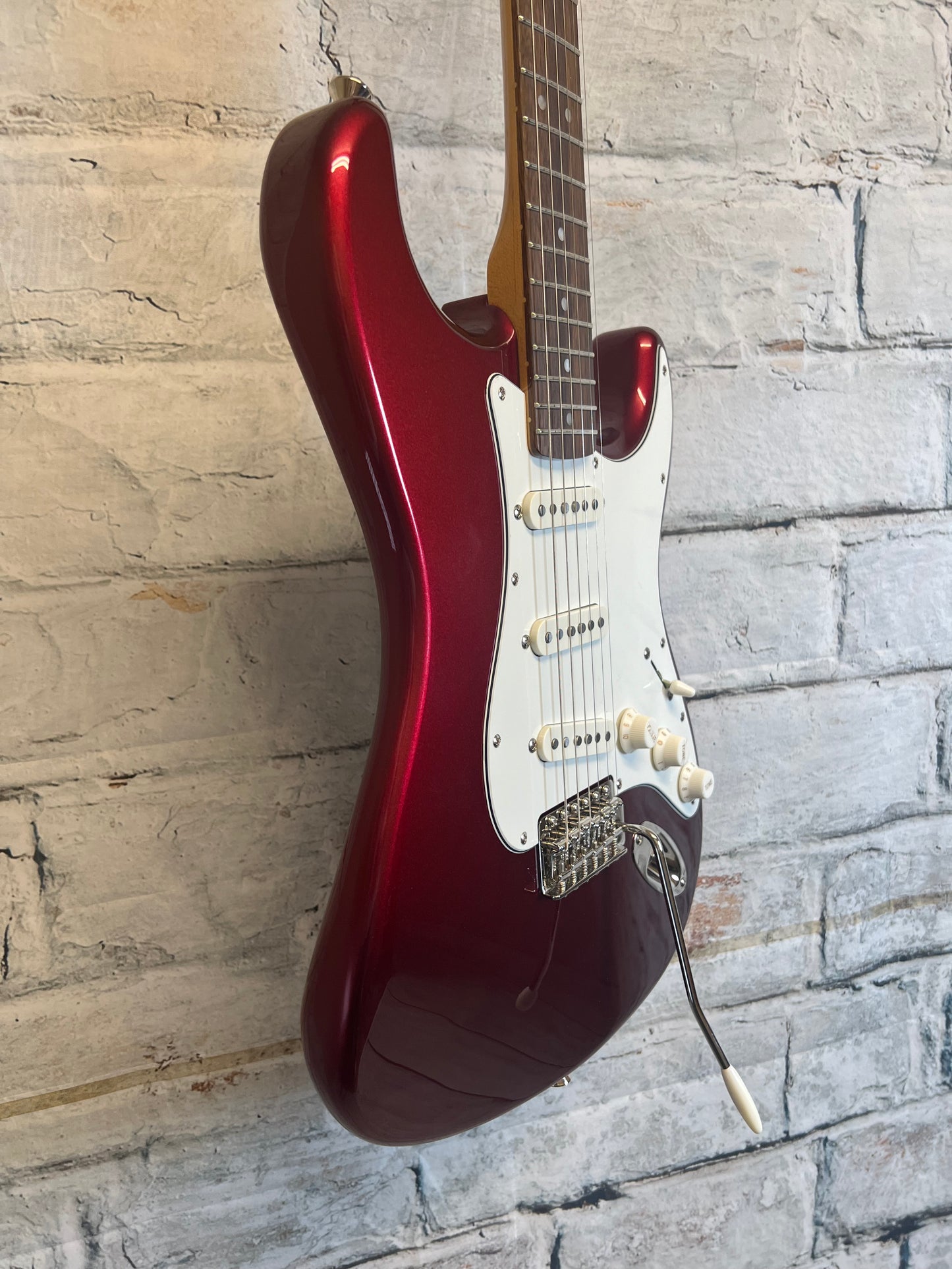 Squier Classic Vibe ‘60’s Stratocaster- Candy Apple Red