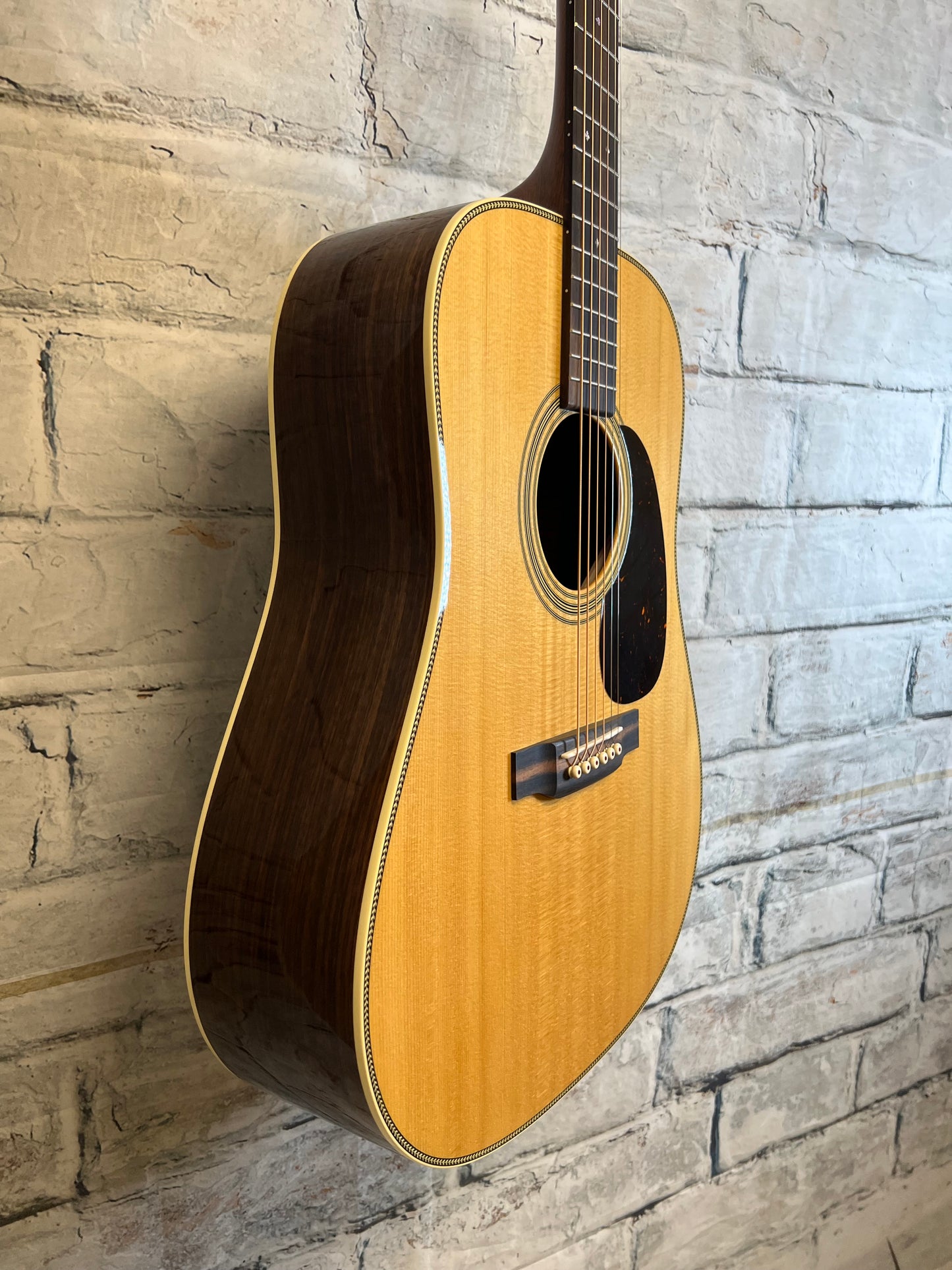 Martin Hd28 Standard Dreadnought with case
