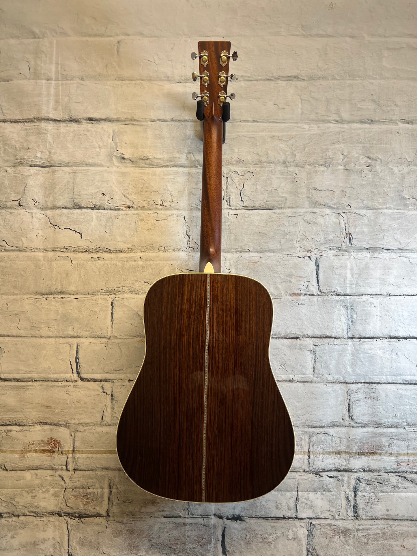 Martin Hd28 Standard Dreadnought with case