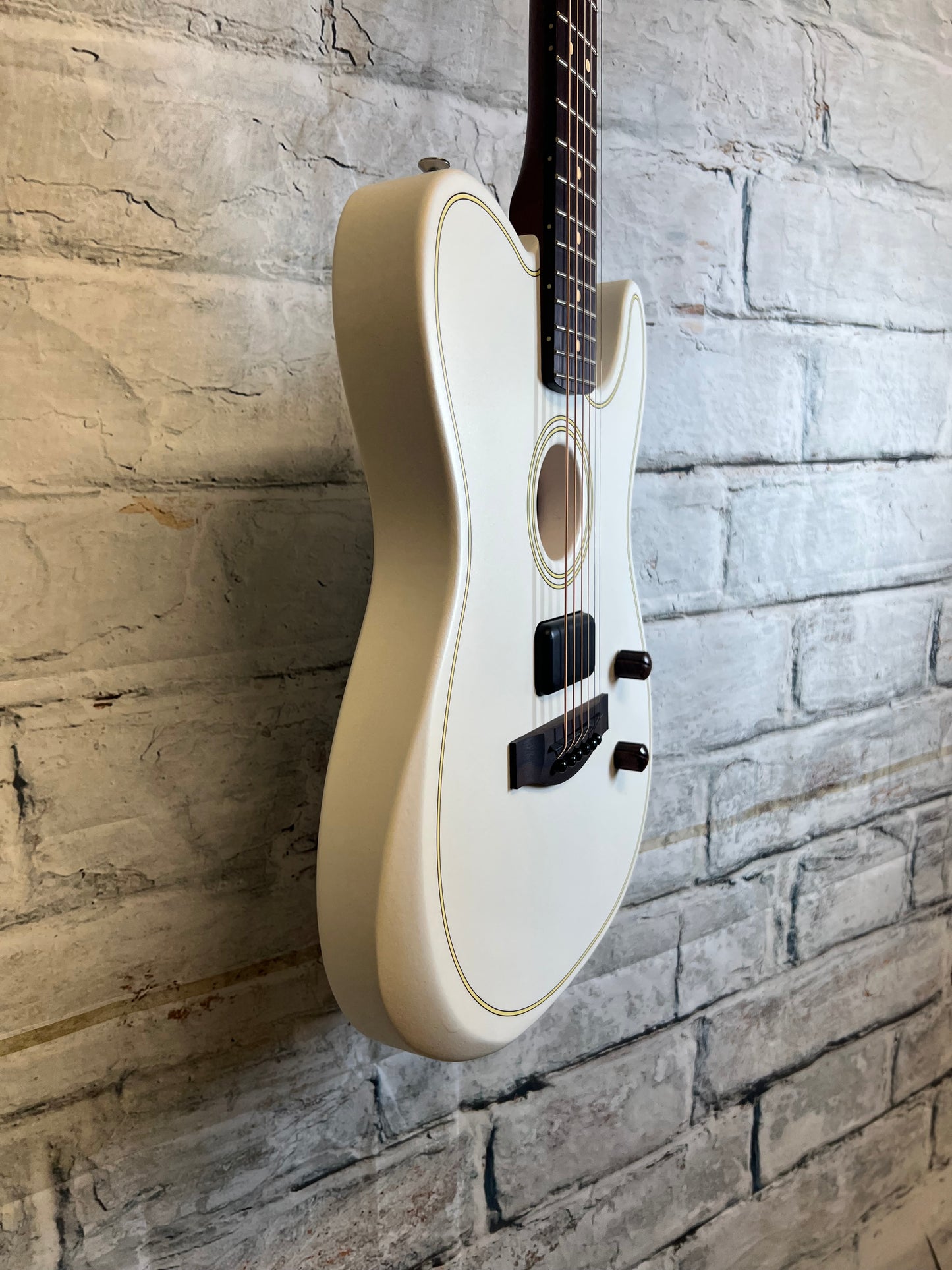 Fender Limited Edition Acoustasonic Standard Telecaster-Arctic White