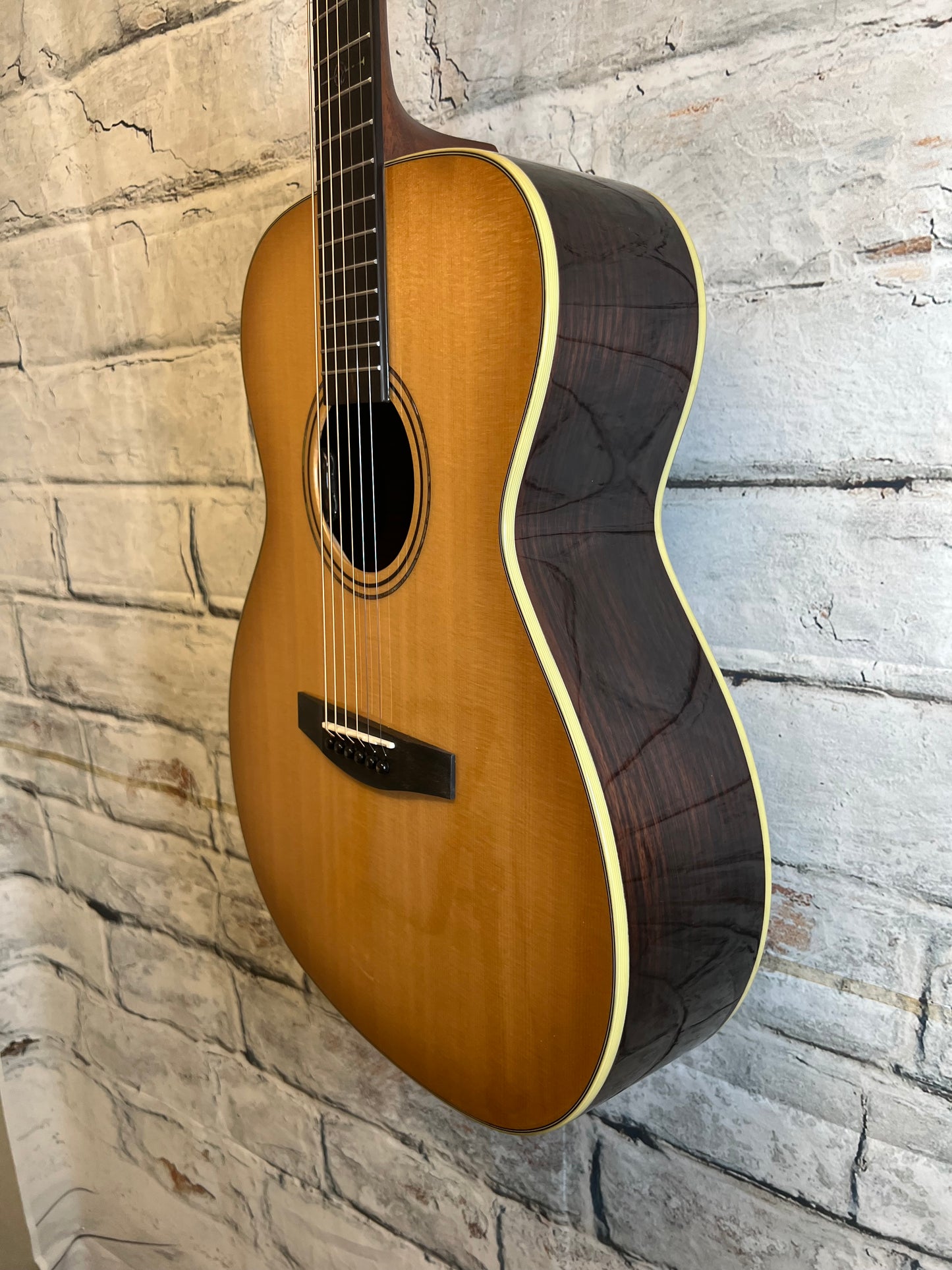 Alvarez LF70e Laureate Series Folk/OM Acoustic-electric