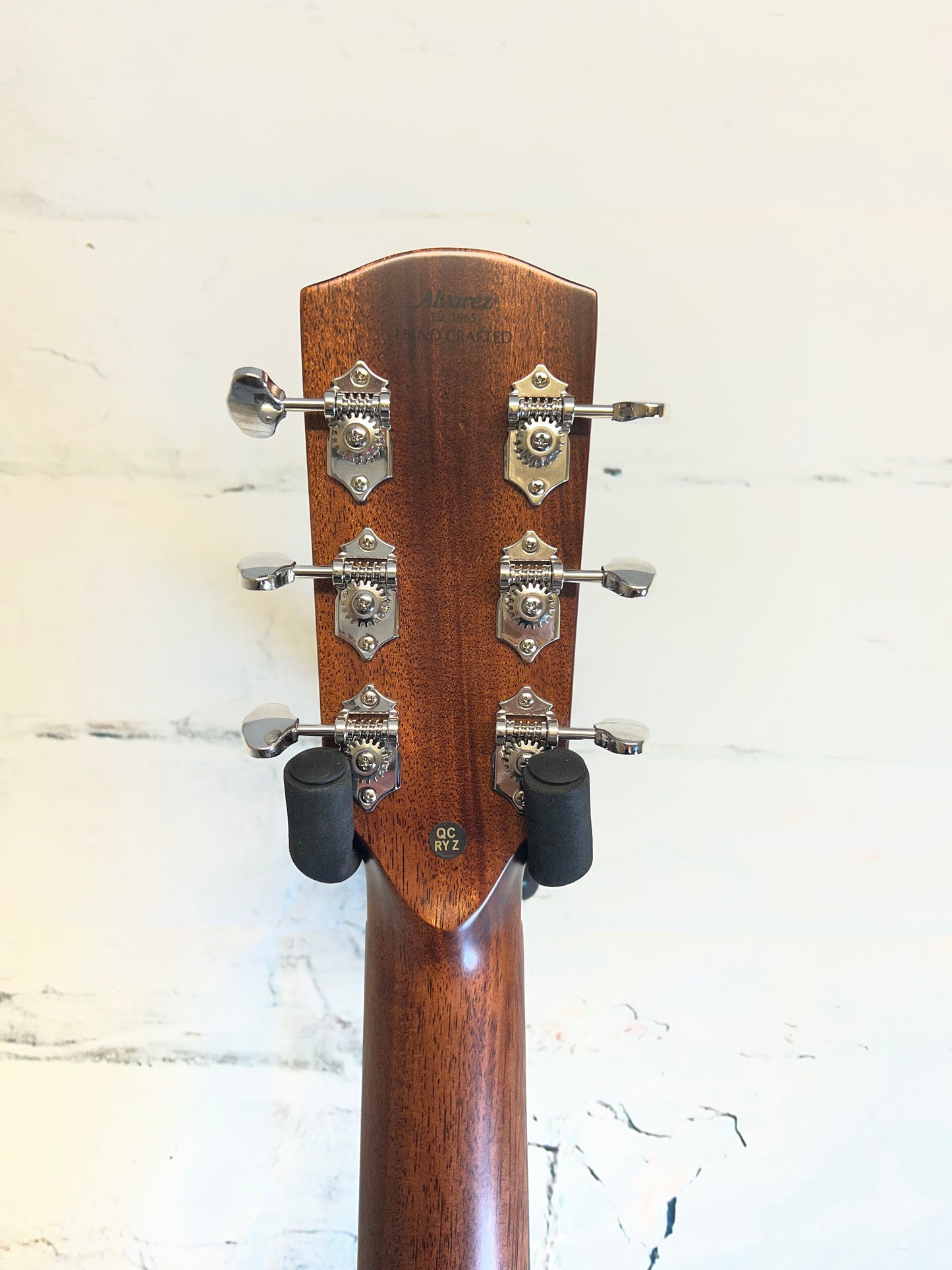 Alvarez LF70e Laureate Series Folk/OM Acoustic-electric