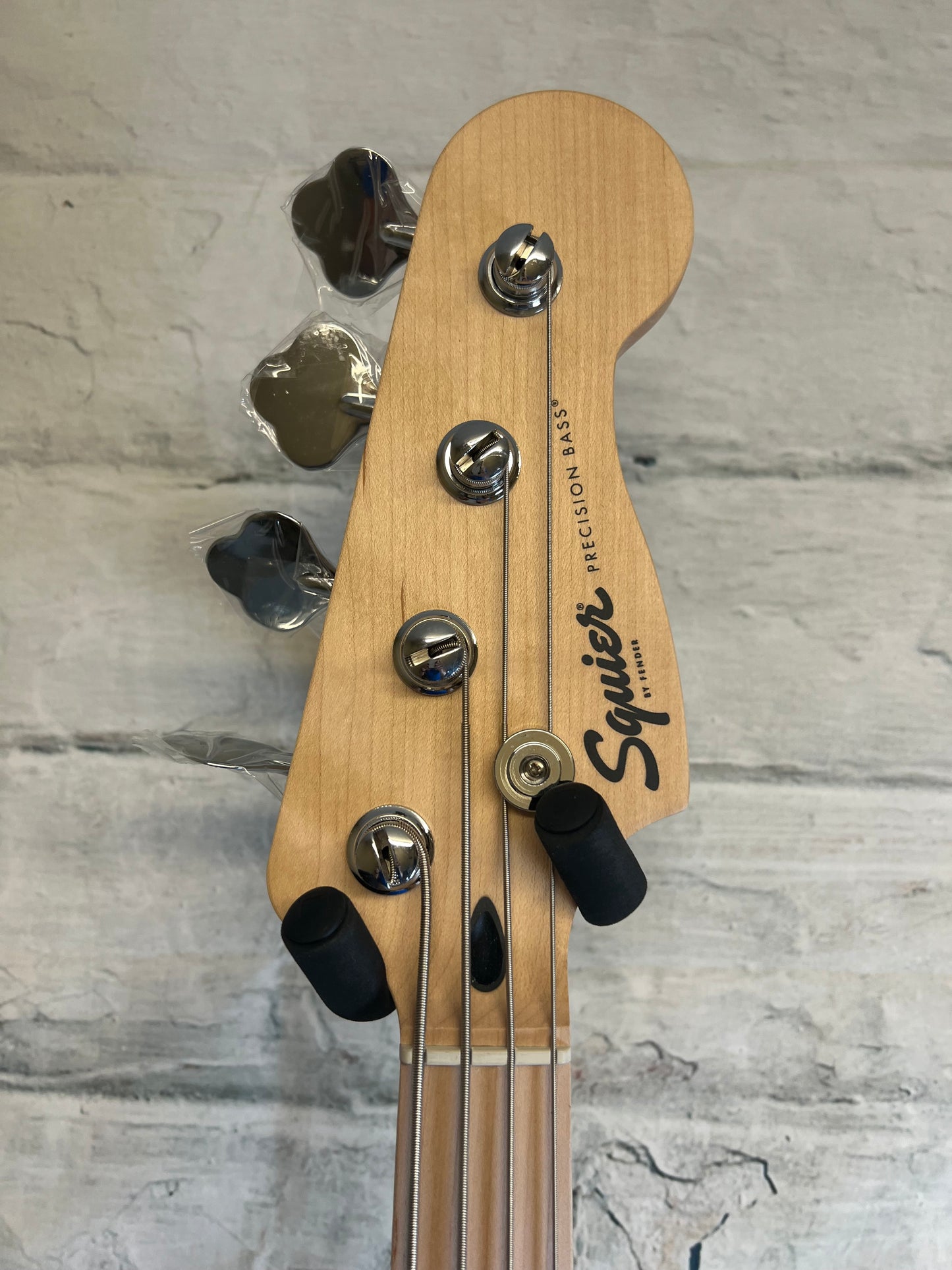 Squier Sonic Precision Bass, Maple Fingerboard,White Pickguard