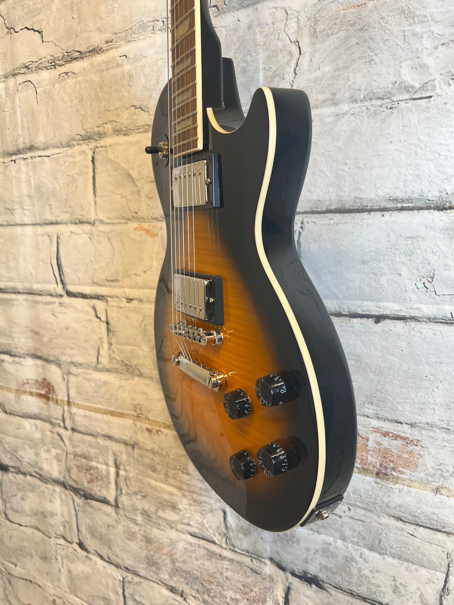 Epiphone Les Paul Tribute Plus Vintage Sunburst