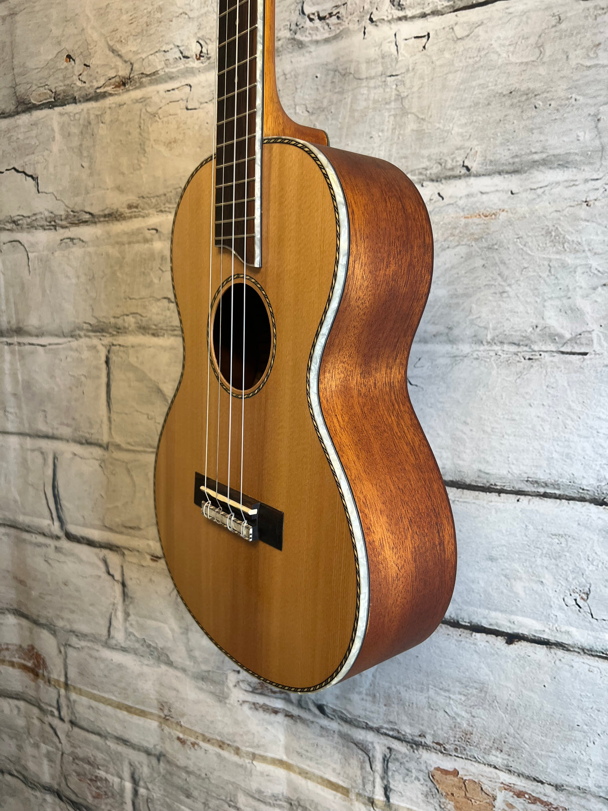 Mahalo MP4 Pearl Series Baritone Ukulele
