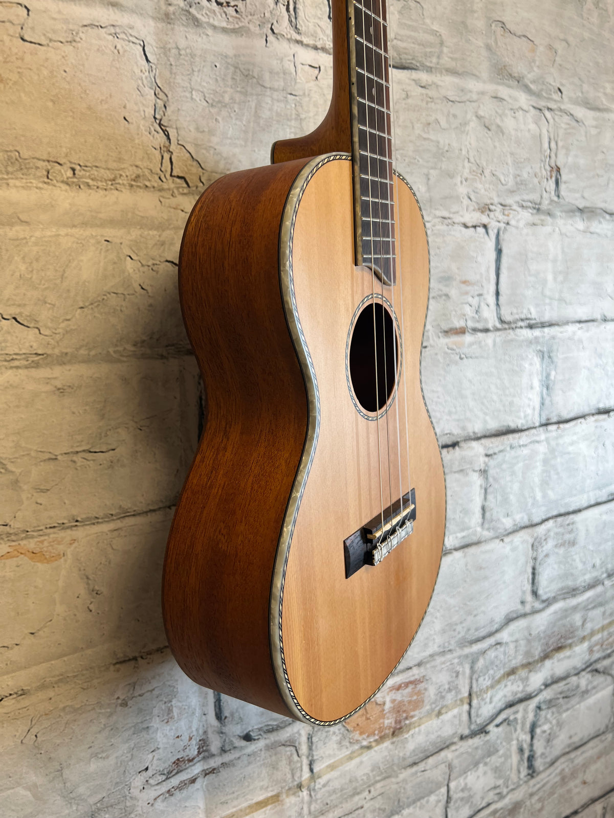 Mahalo MP4 Pearl Series Baritone Ukulele