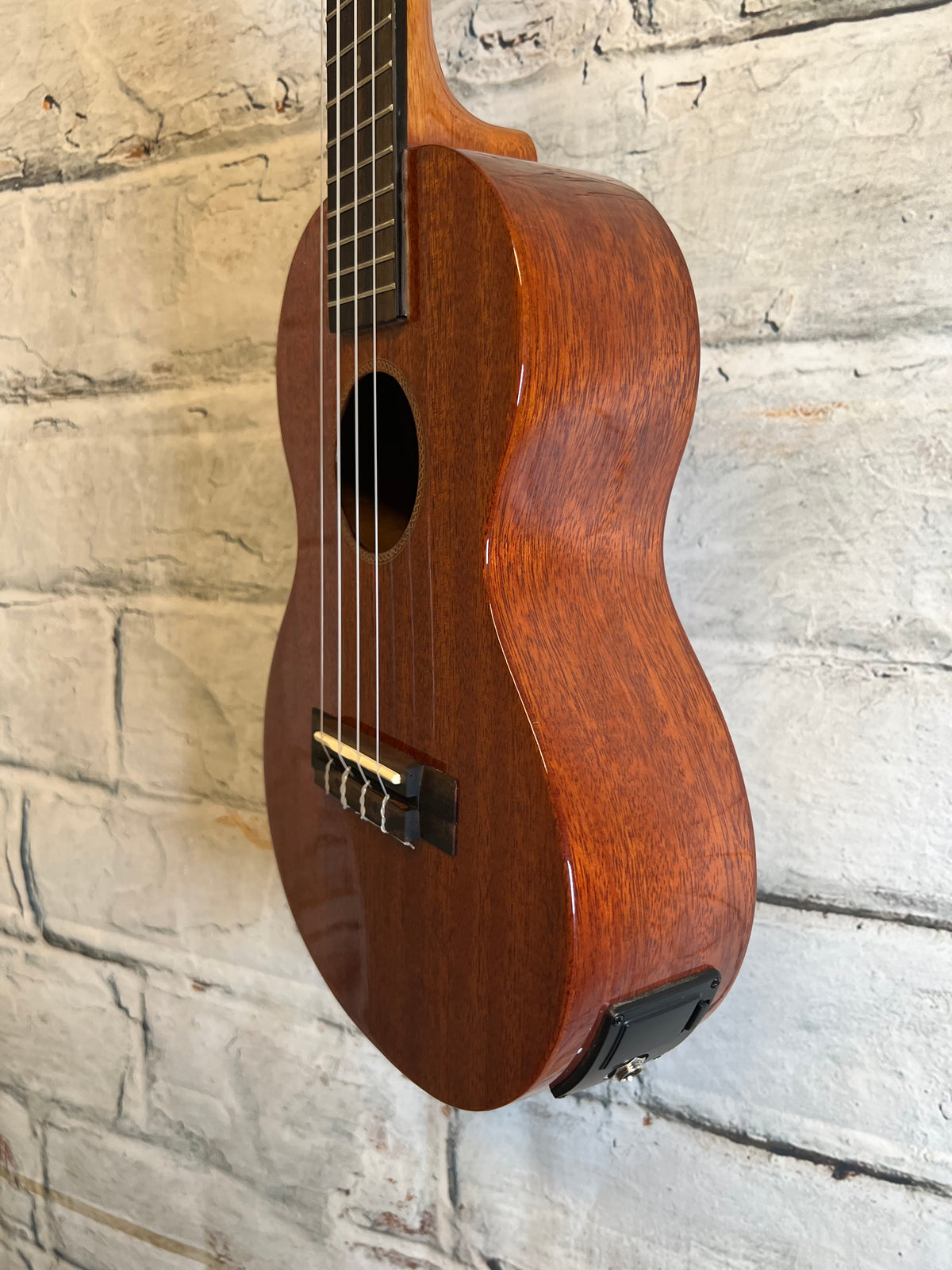 MahaloMJ3-VT-VNA Java Tenor CE Ukulele with Preamp with bag